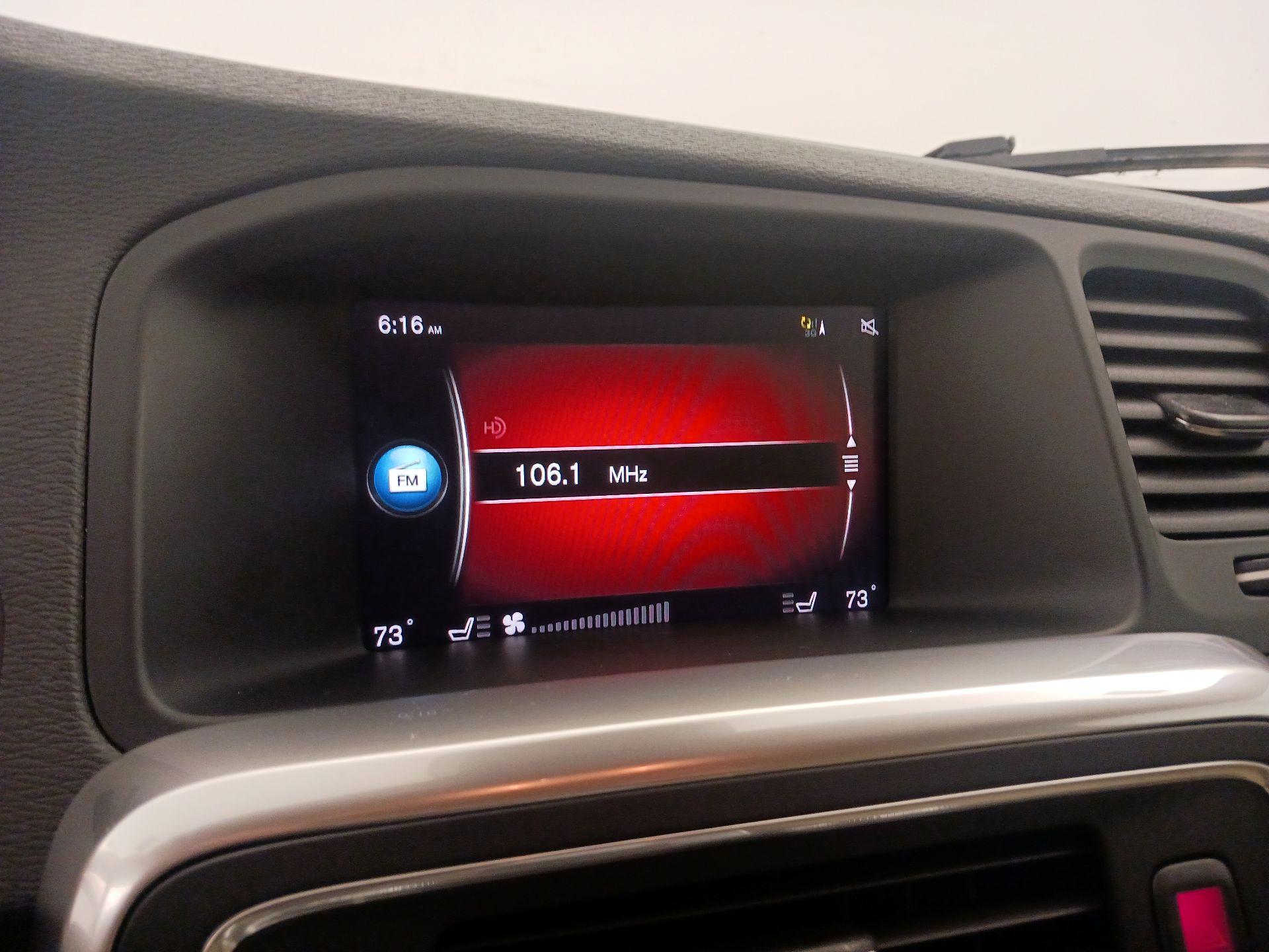 Thumbnail: 2017 Volvo V60 - 16