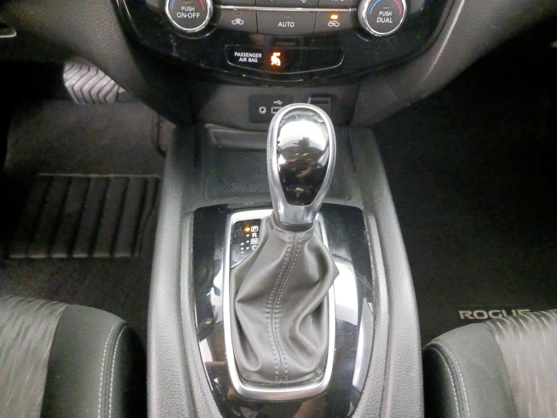 Thumbnail: 2019 Nissan Rogue - 17