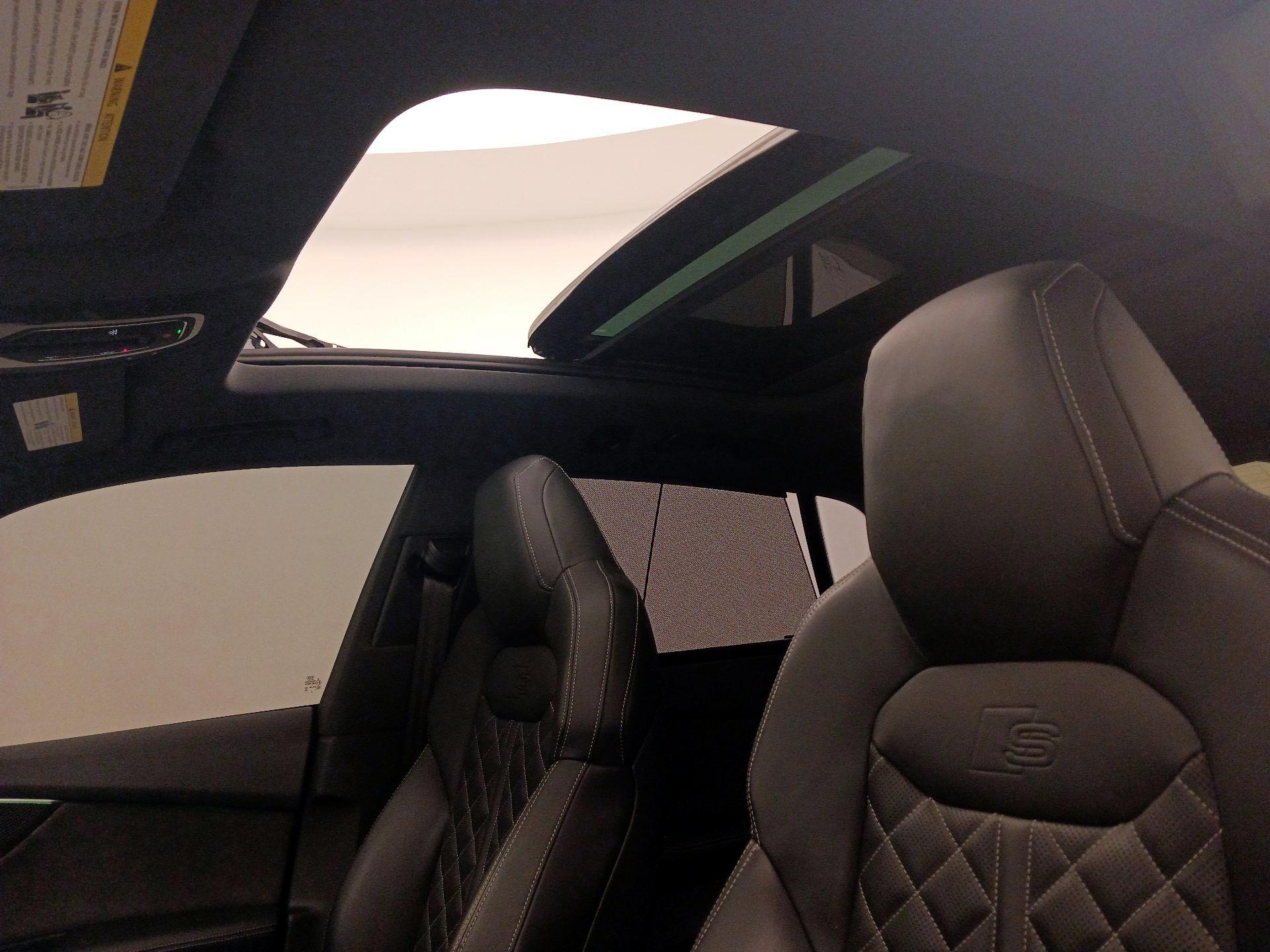 Thumbnail: 2022 Audi SQ8 - 20