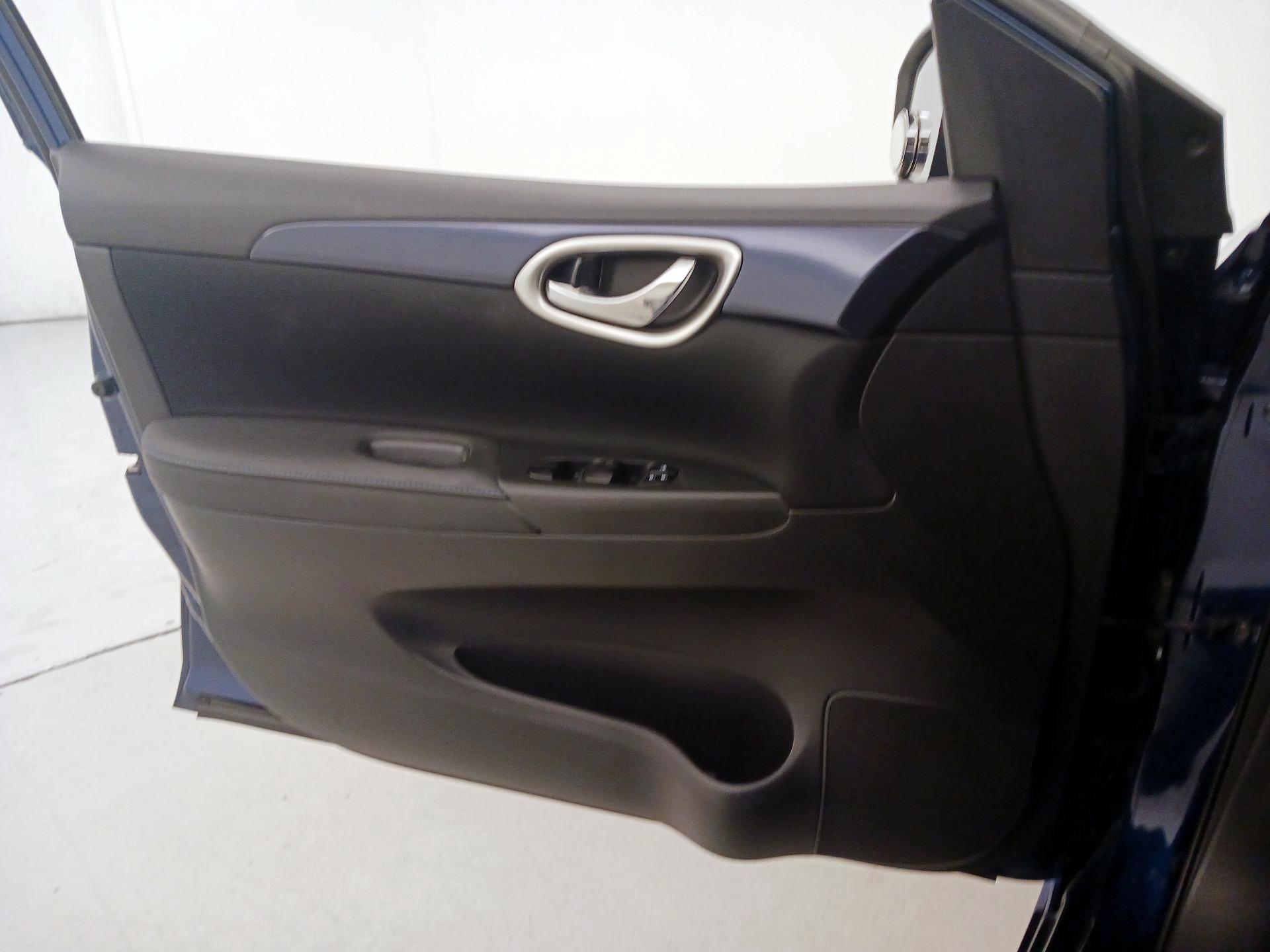 Thumbnail: 2018 Nissan Sentra - 12