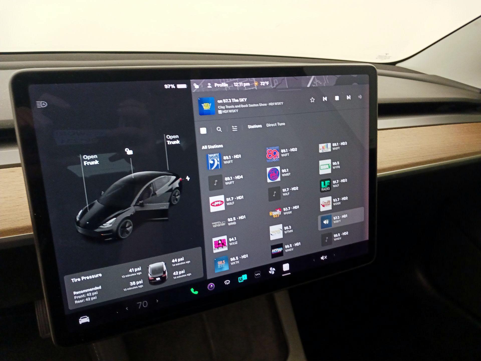 Thumbnail: 2021 Tesla Model 3 - 15