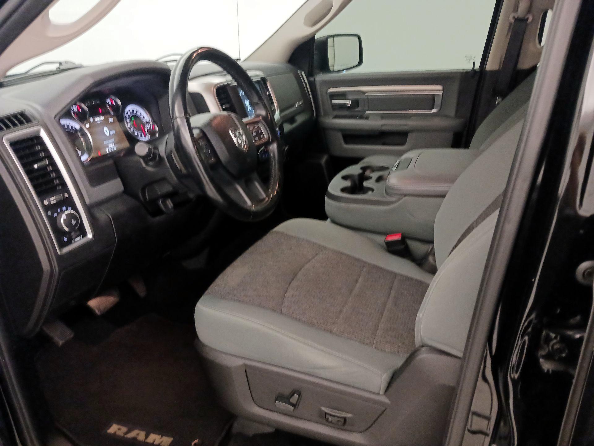Thumbnail: 2019 RAM 1500 Classic - 11