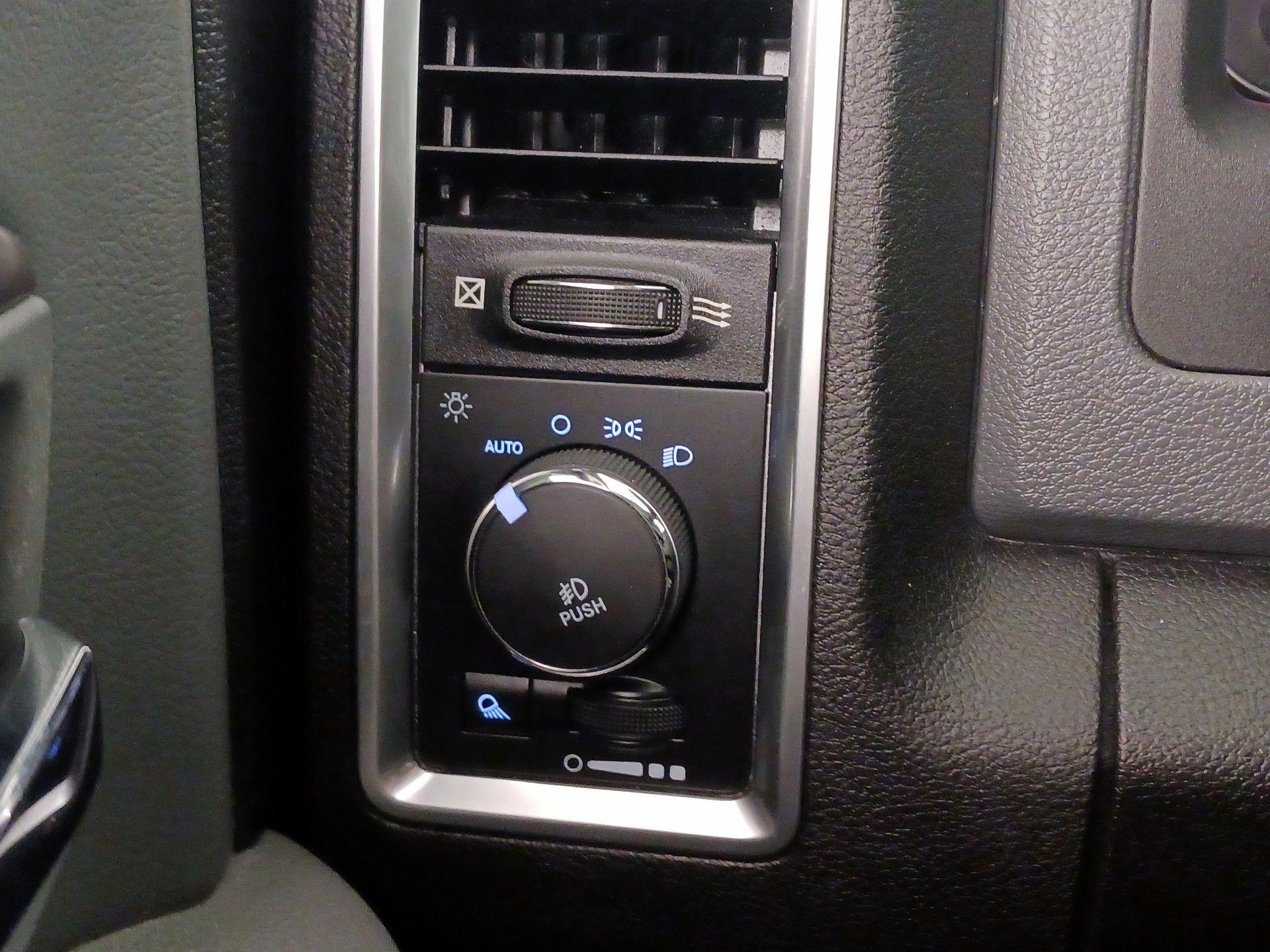 Thumbnail: 2019 RAM 1500 Classic - 13