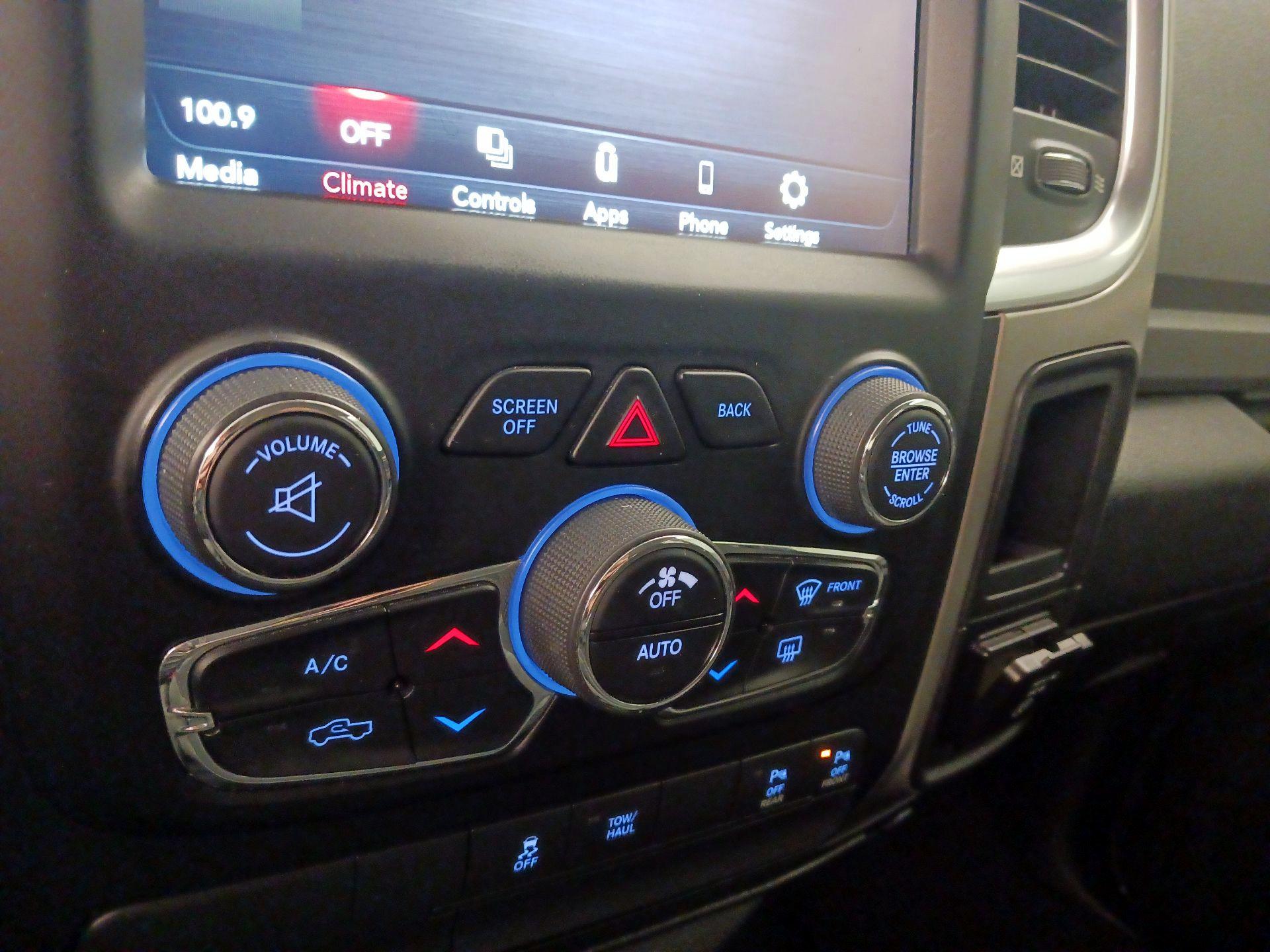 Thumbnail: 2019 RAM 1500 Classic - 16