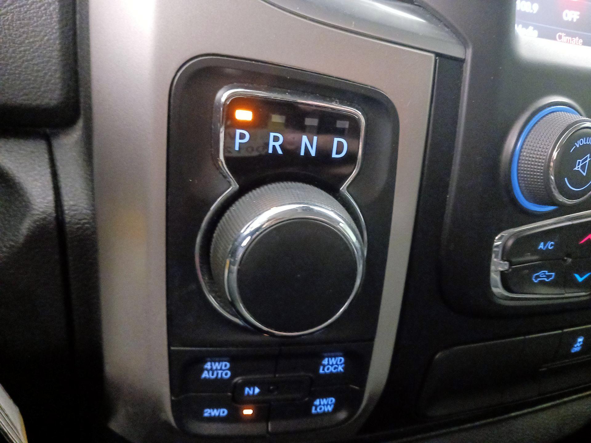 Thumbnail: 2019 RAM 1500 Classic - 17