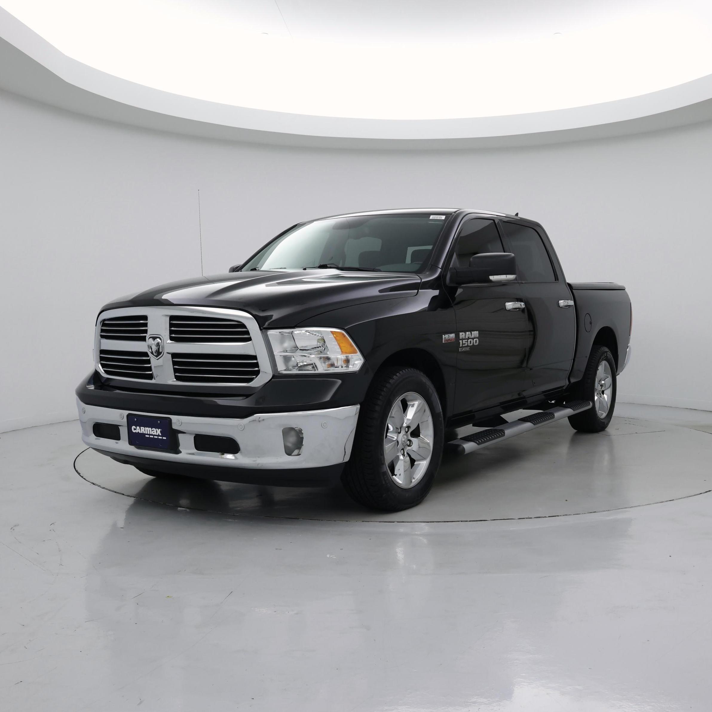 Thumbnail: 2019 RAM 1500 Classic - 4