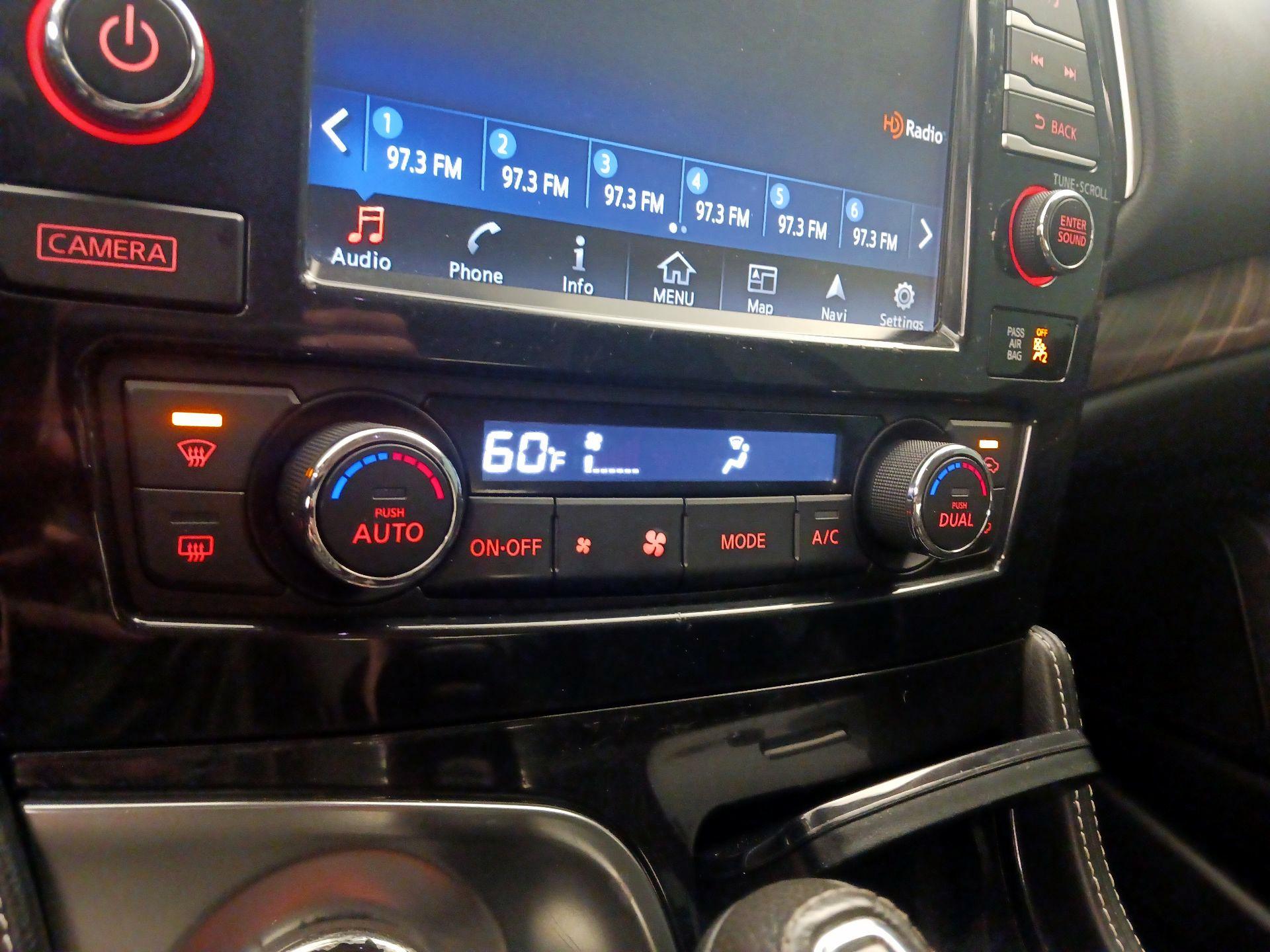 Thumbnail: 2016 Nissan Maxima - 17