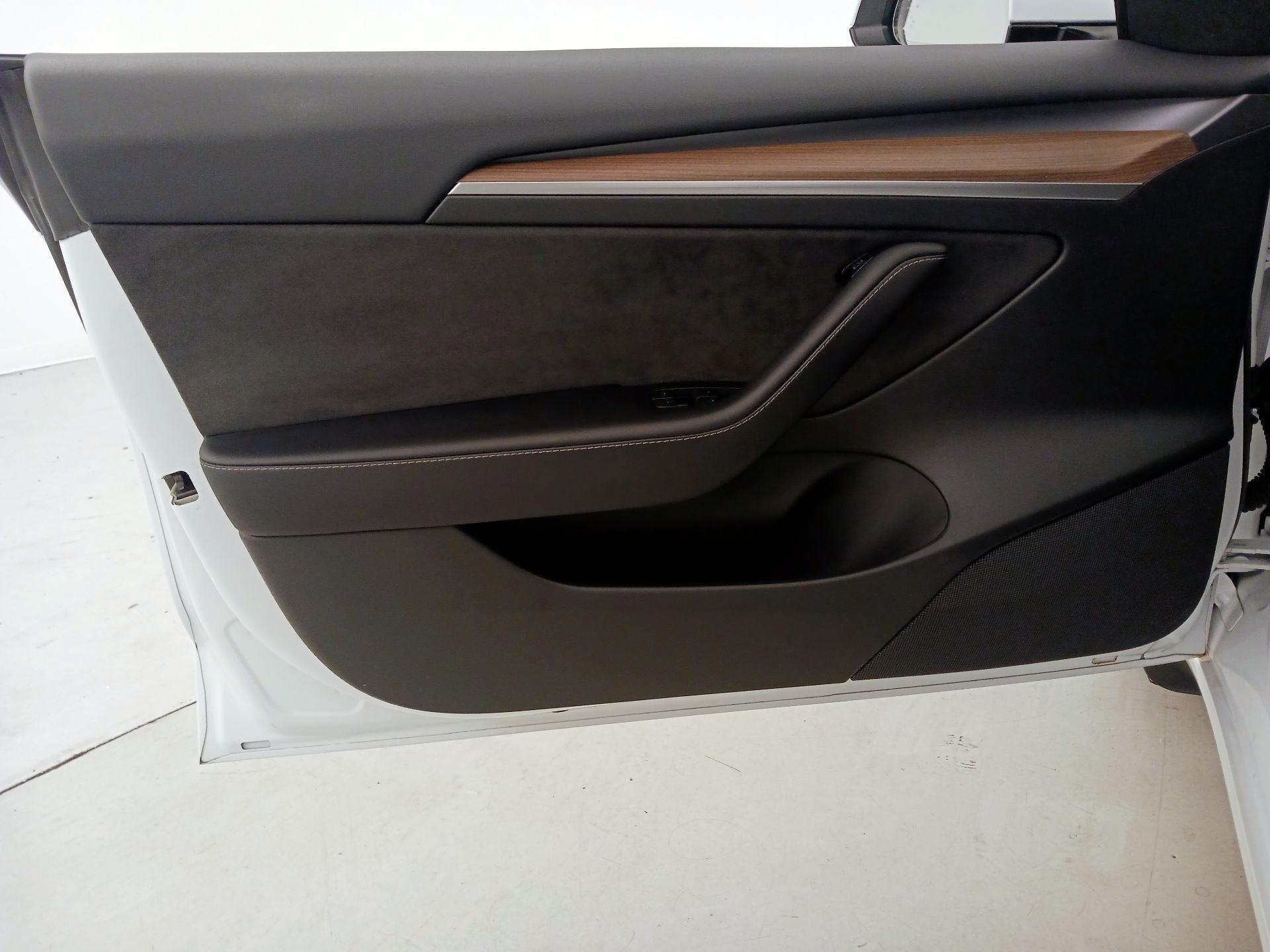 Thumbnail: 2023 Tesla Model 3 - 12