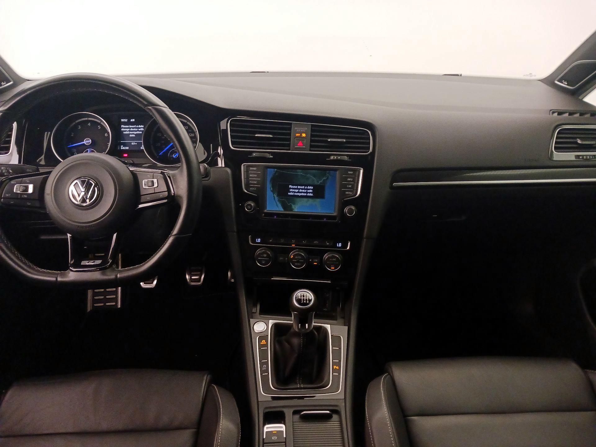 Thumbnail: 2016 Volkswagen Golf - 9