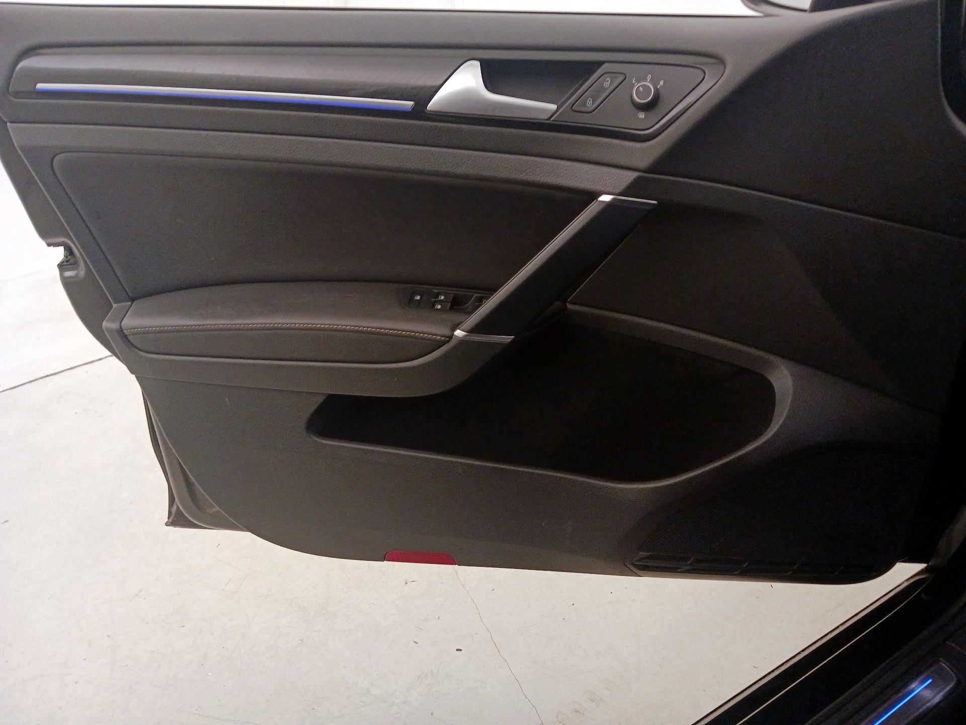Thumbnail: 2016 Volkswagen Golf - 12