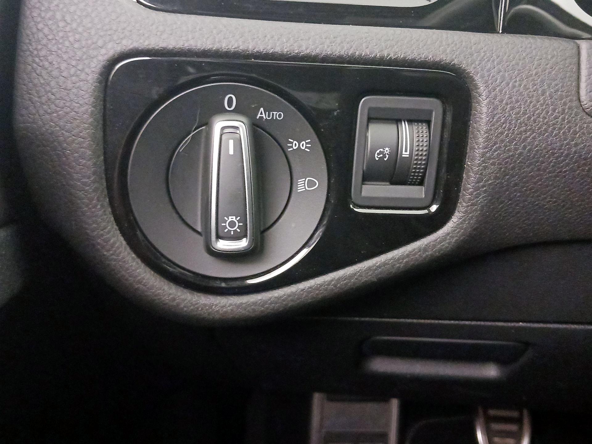 Thumbnail: 2016 Volkswagen Golf - 13