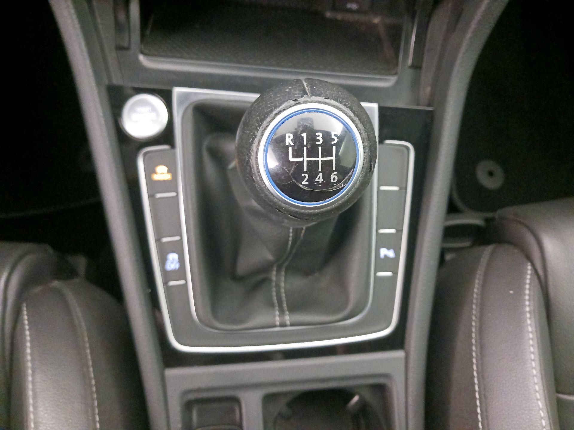 Thumbnail: 2016 Volkswagen Golf - 17