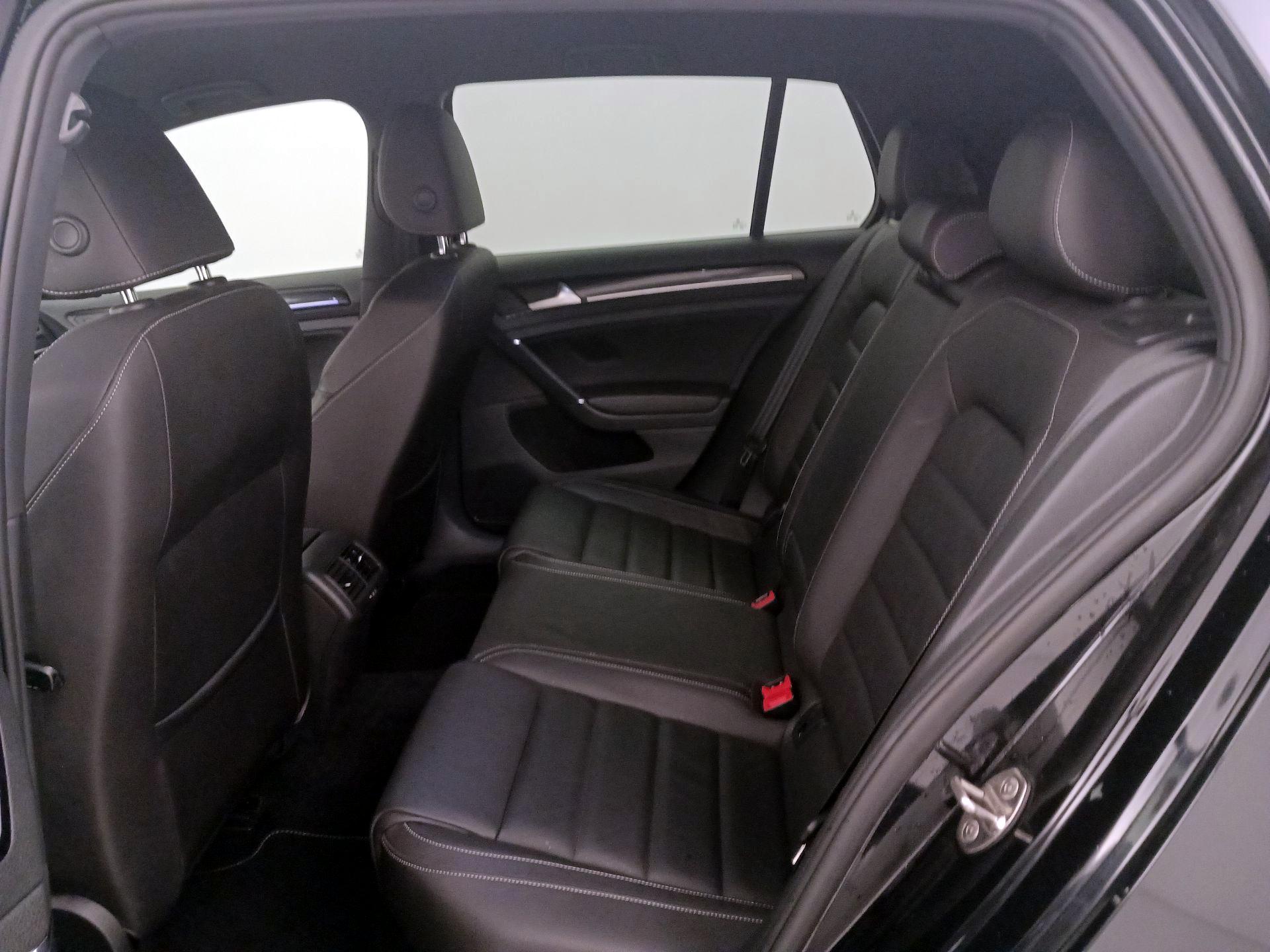 Thumbnail: 2016 Volkswagen Golf - 19