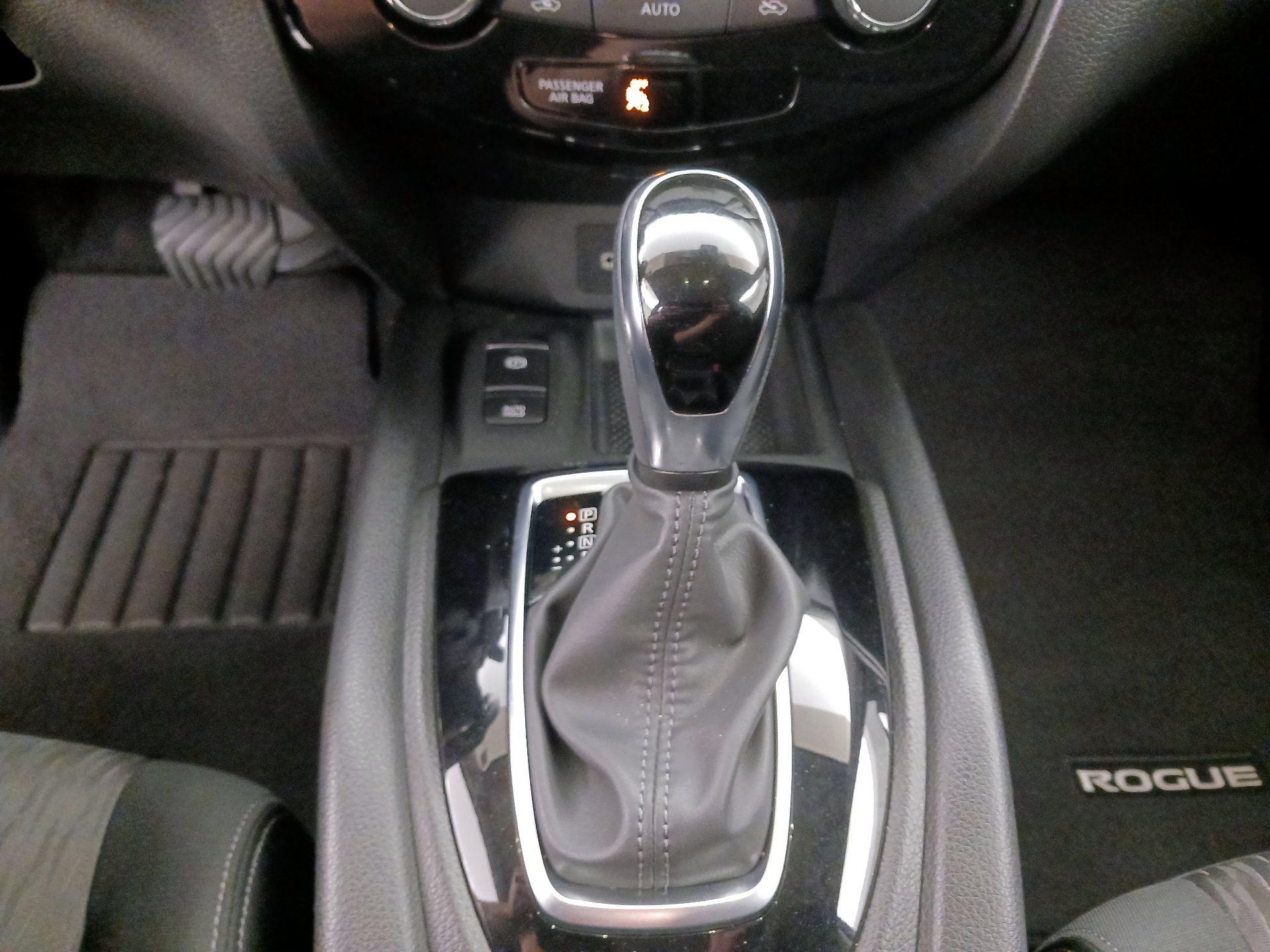 Thumbnail: 2019 Nissan Rogue - 17