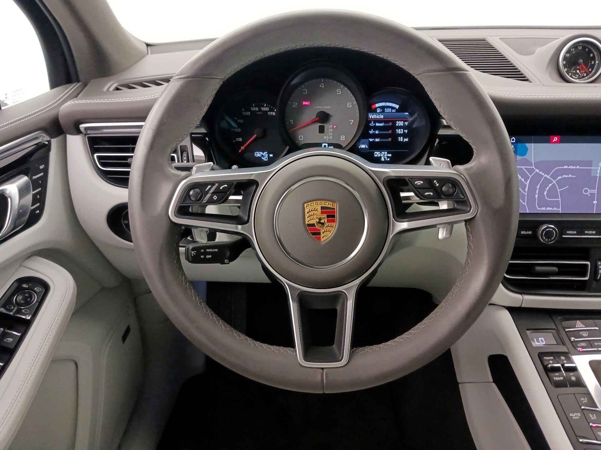 Thumbnail: 2021 Porsche Macan - 10