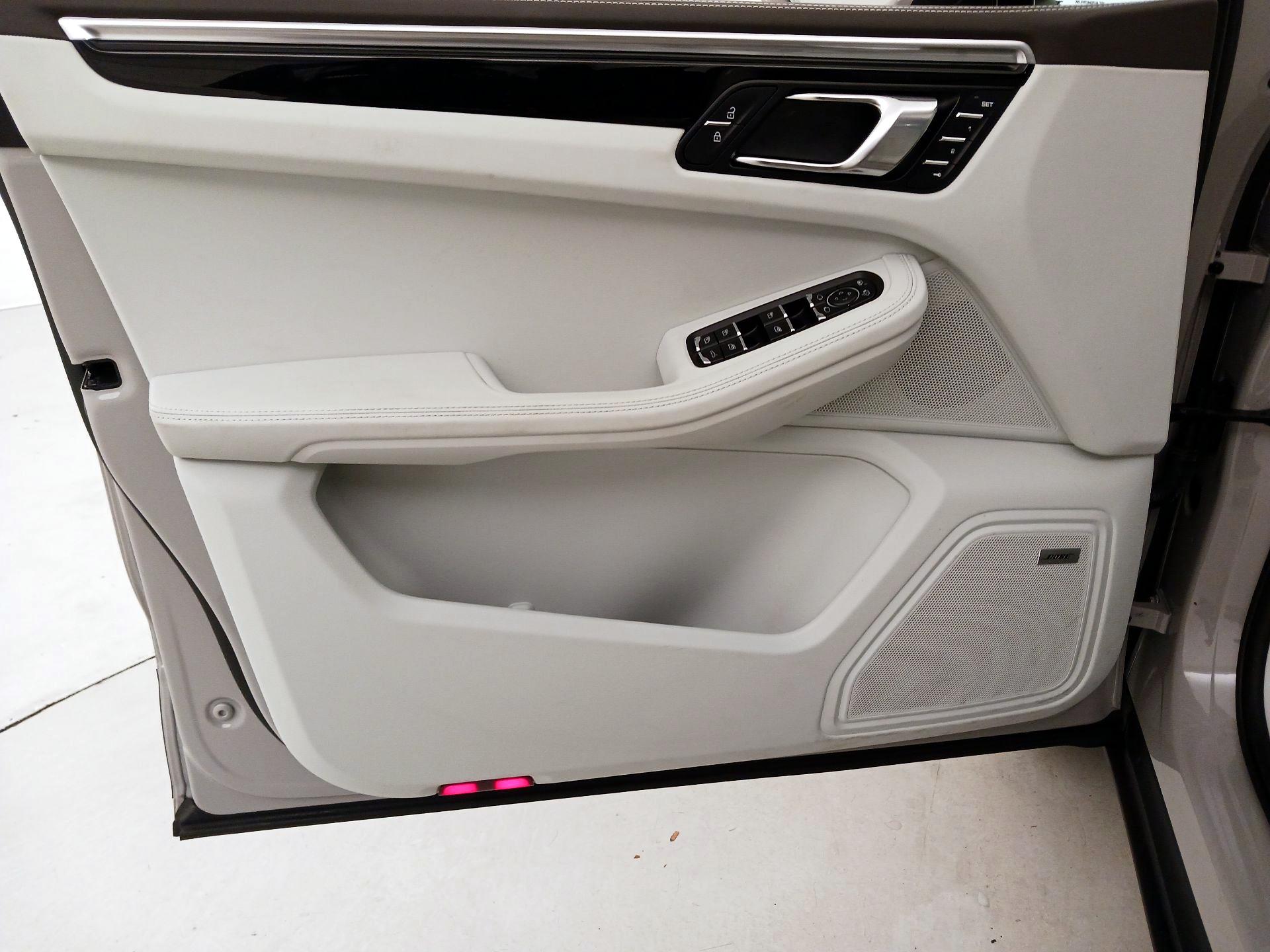 Thumbnail: 2021 Porsche Macan - 12