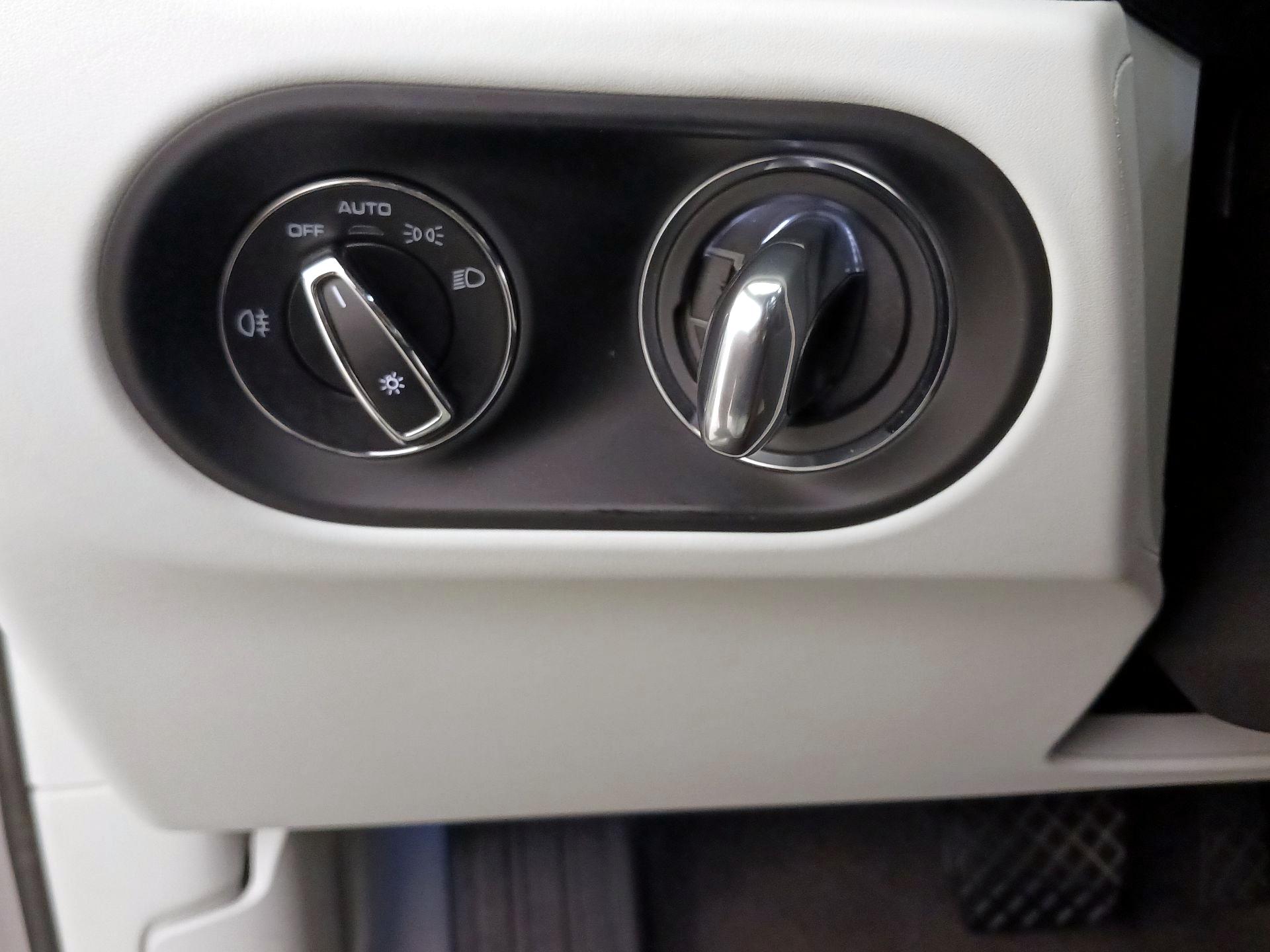 Thumbnail: 2021 Porsche Macan - 13