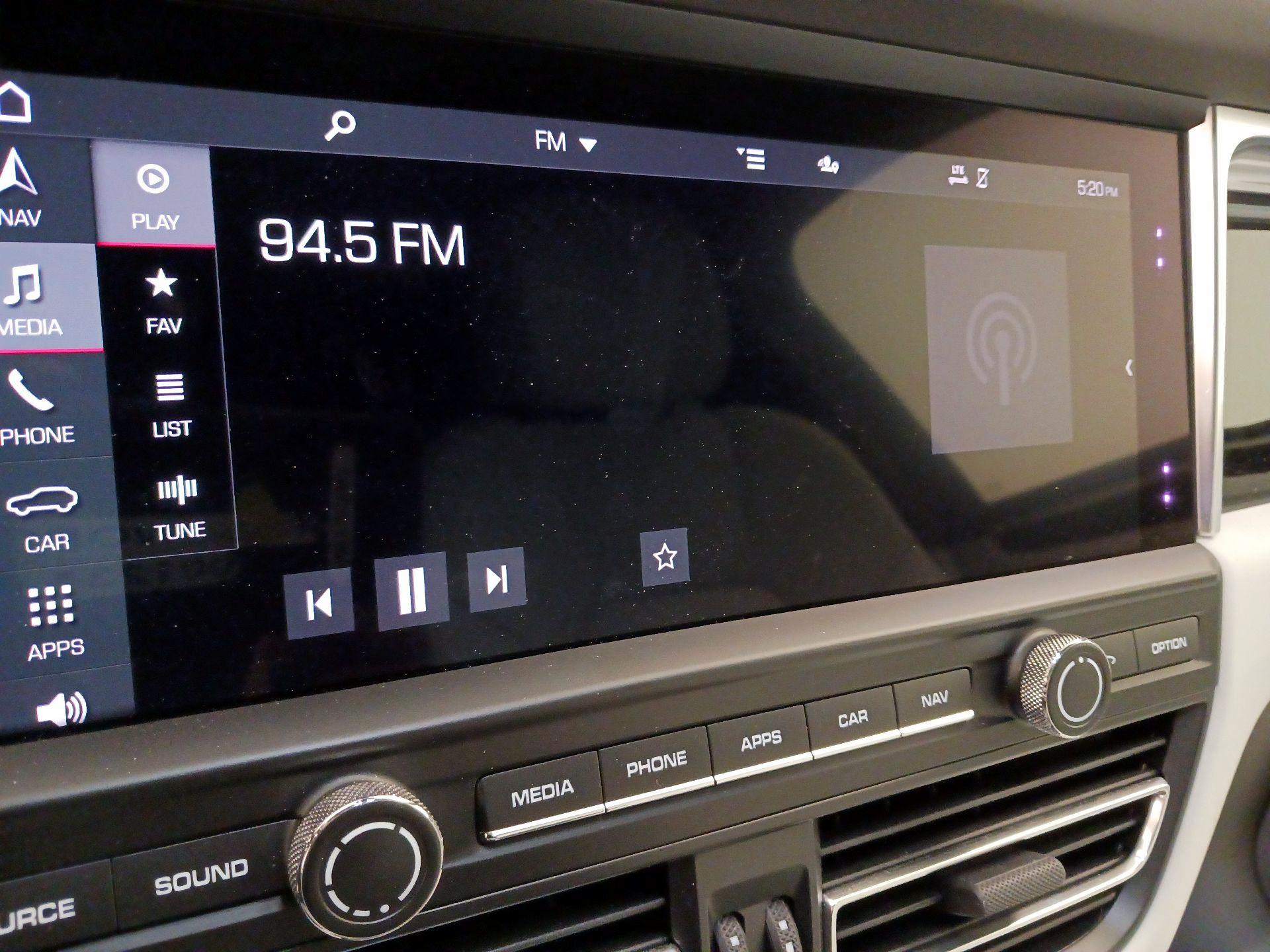 Thumbnail: 2021 Porsche Macan - 16