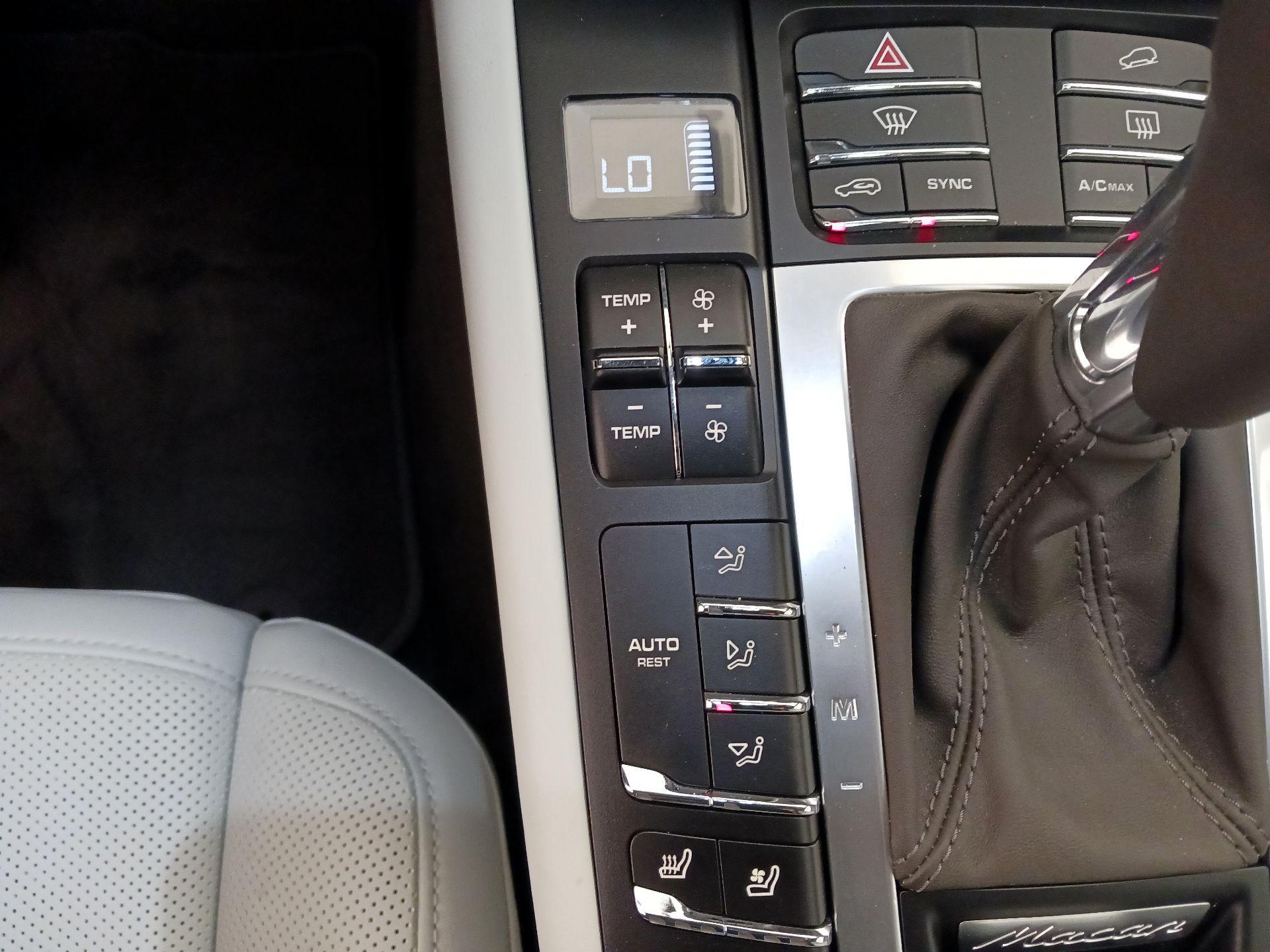 Thumbnail: 2021 Porsche Macan - 17