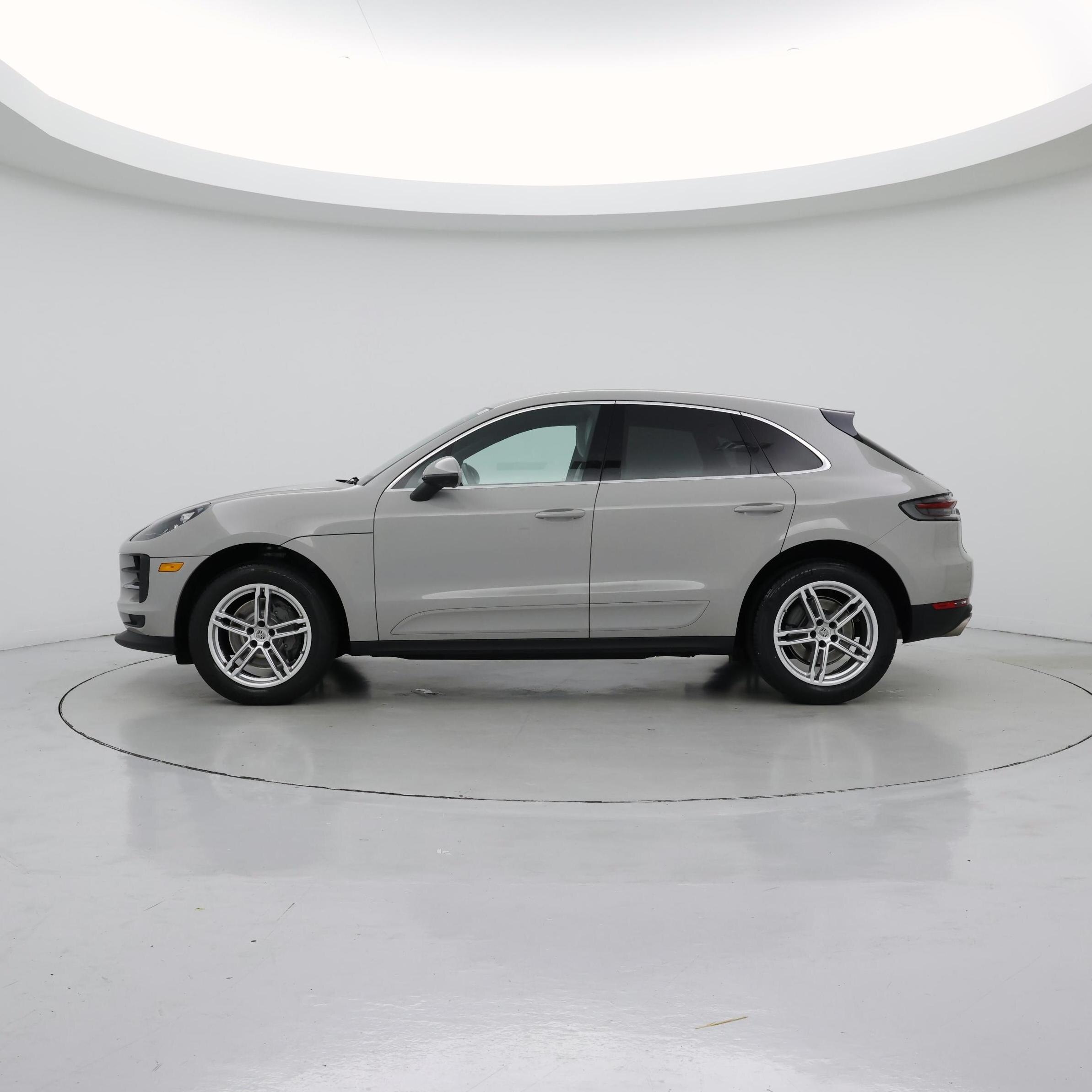 Thumbnail: 2021 Porsche Macan - 3