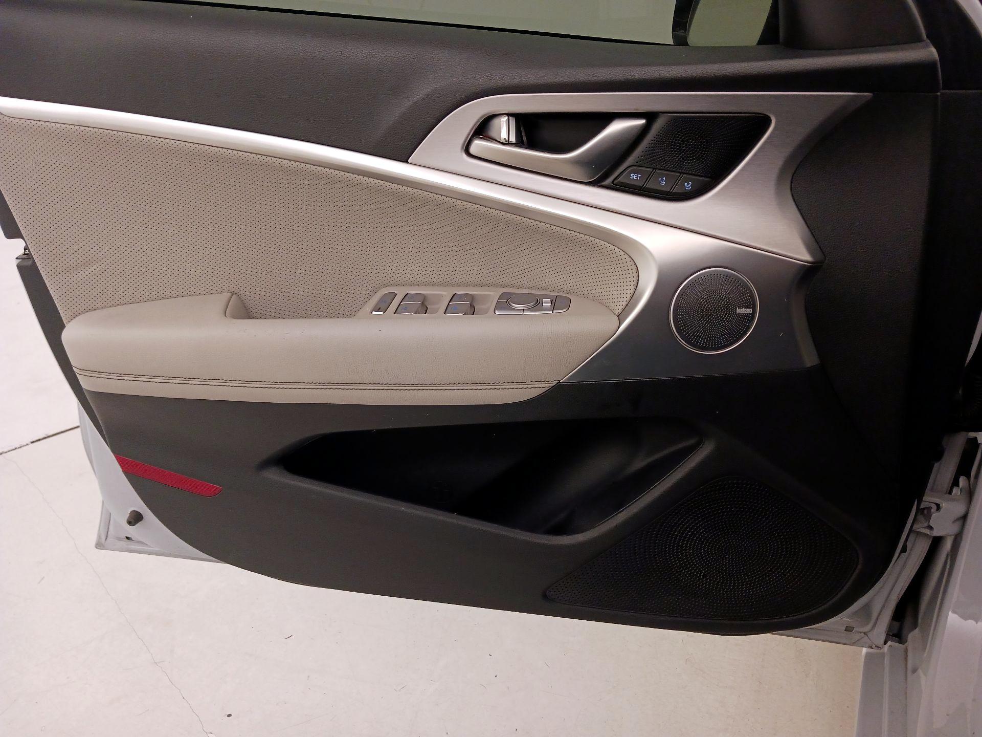 Thumbnail: 2020 Genesis G70 - 12