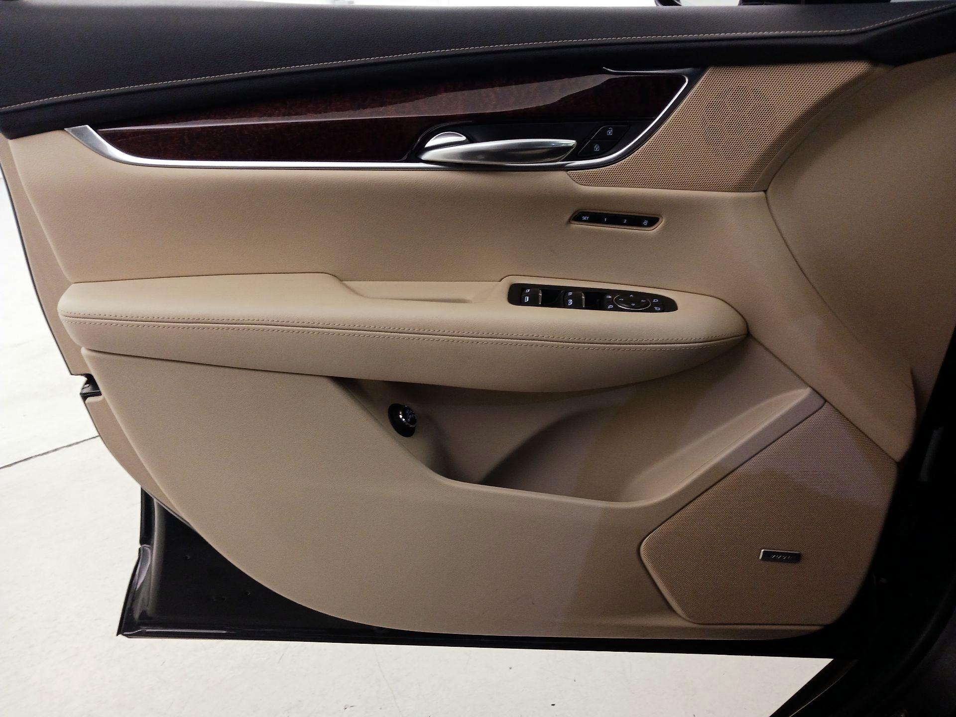 Thumbnail: 2019 Cadillac XT5 - 12