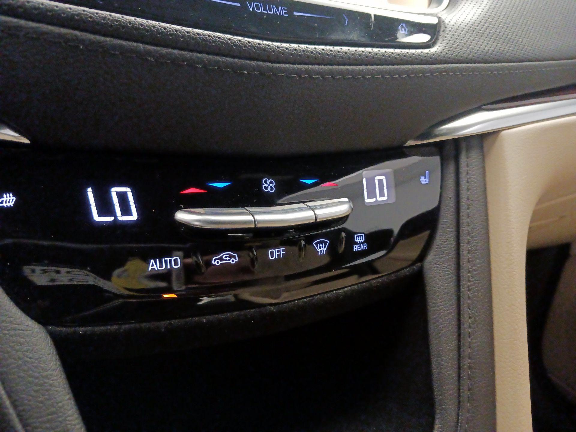 Thumbnail: 2019 Cadillac XT5 - 17