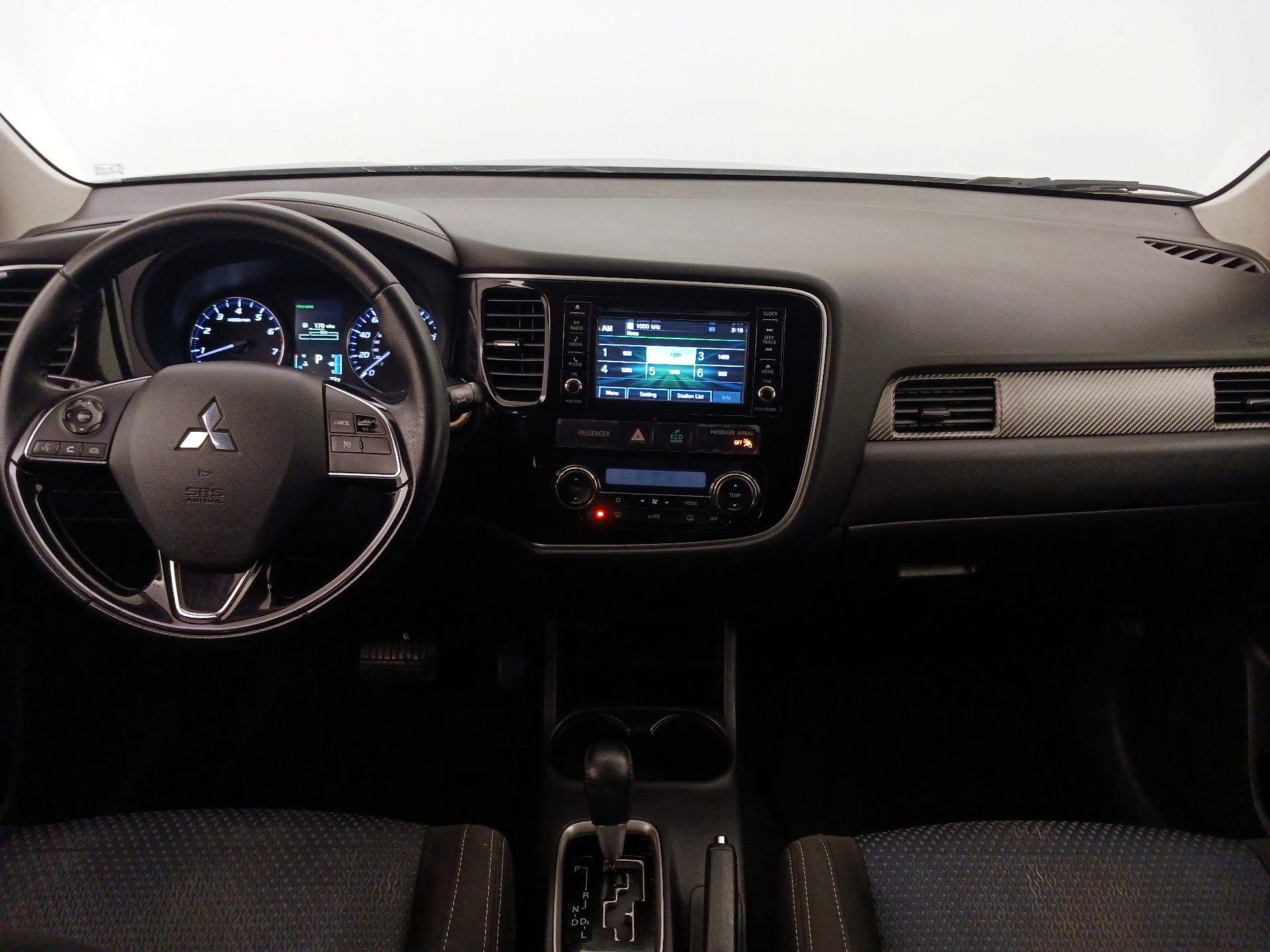 Thumbnail: 2016 Mitsubishi Outlander - 9