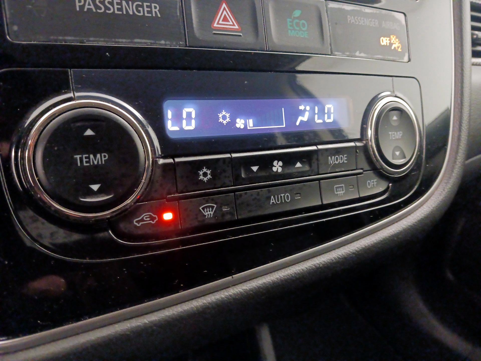 Thumbnail: 2016 Mitsubishi Outlander - 16