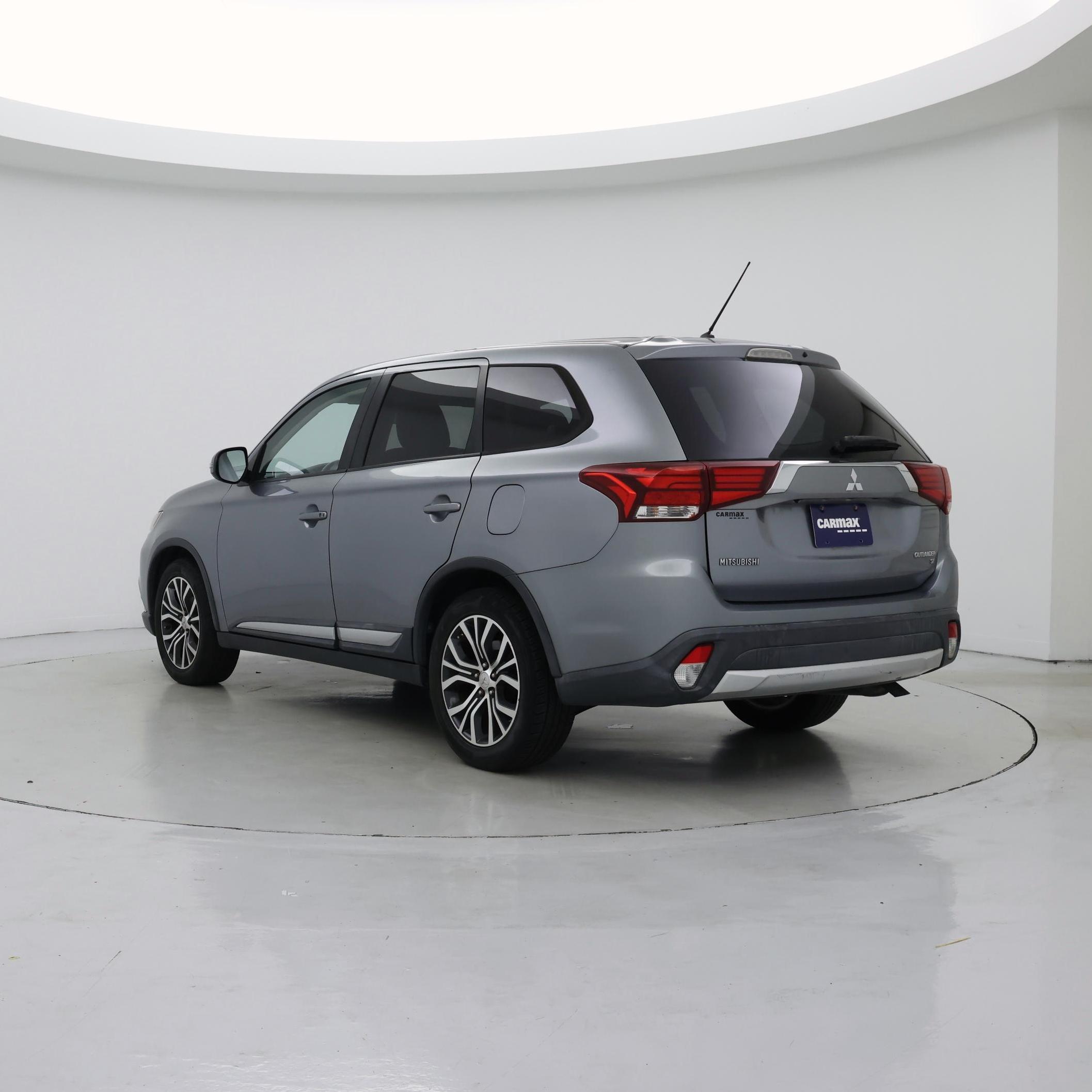 Thumbnail: 2016 Mitsubishi Outlander - 2