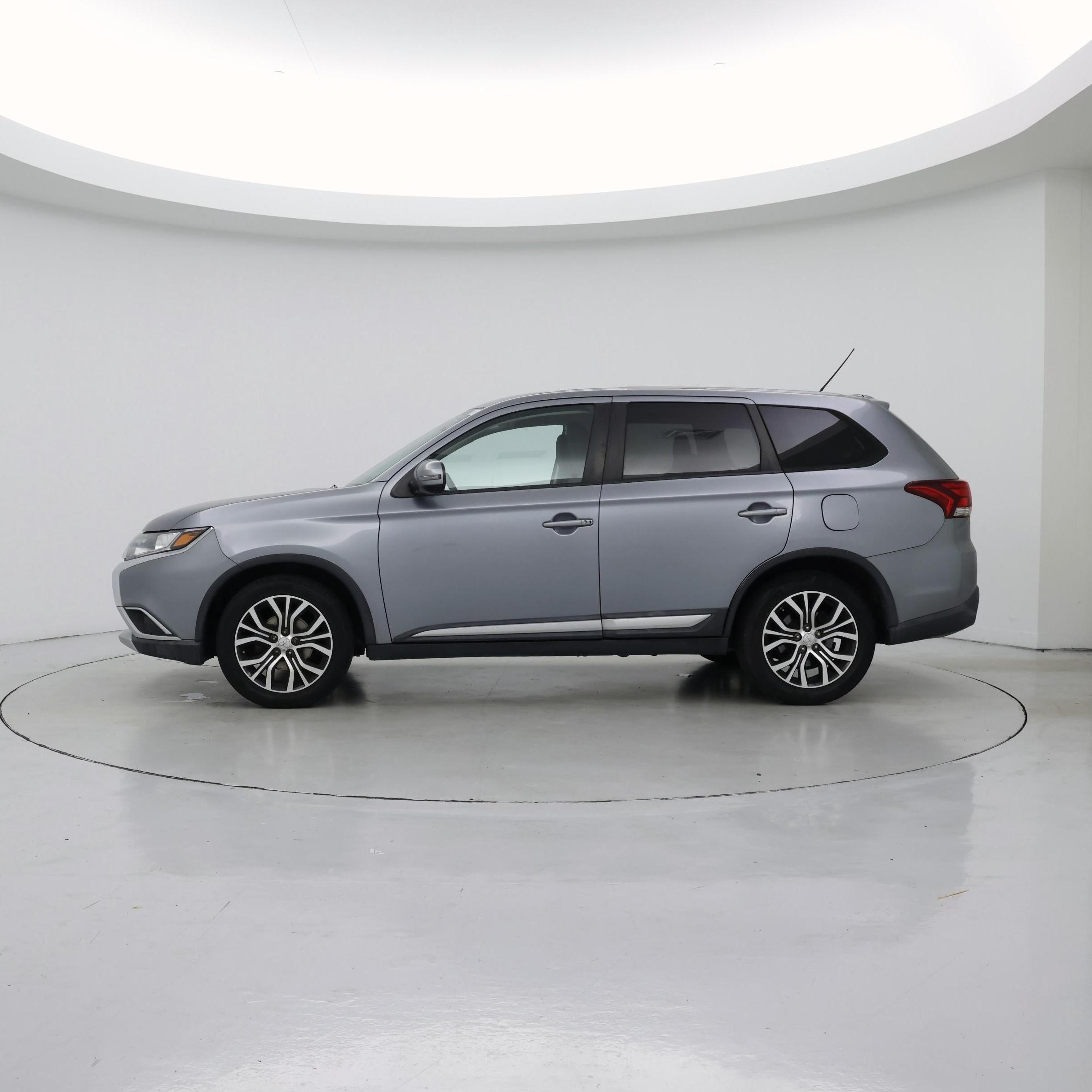 Thumbnail: 2016 Mitsubishi Outlander - 3
