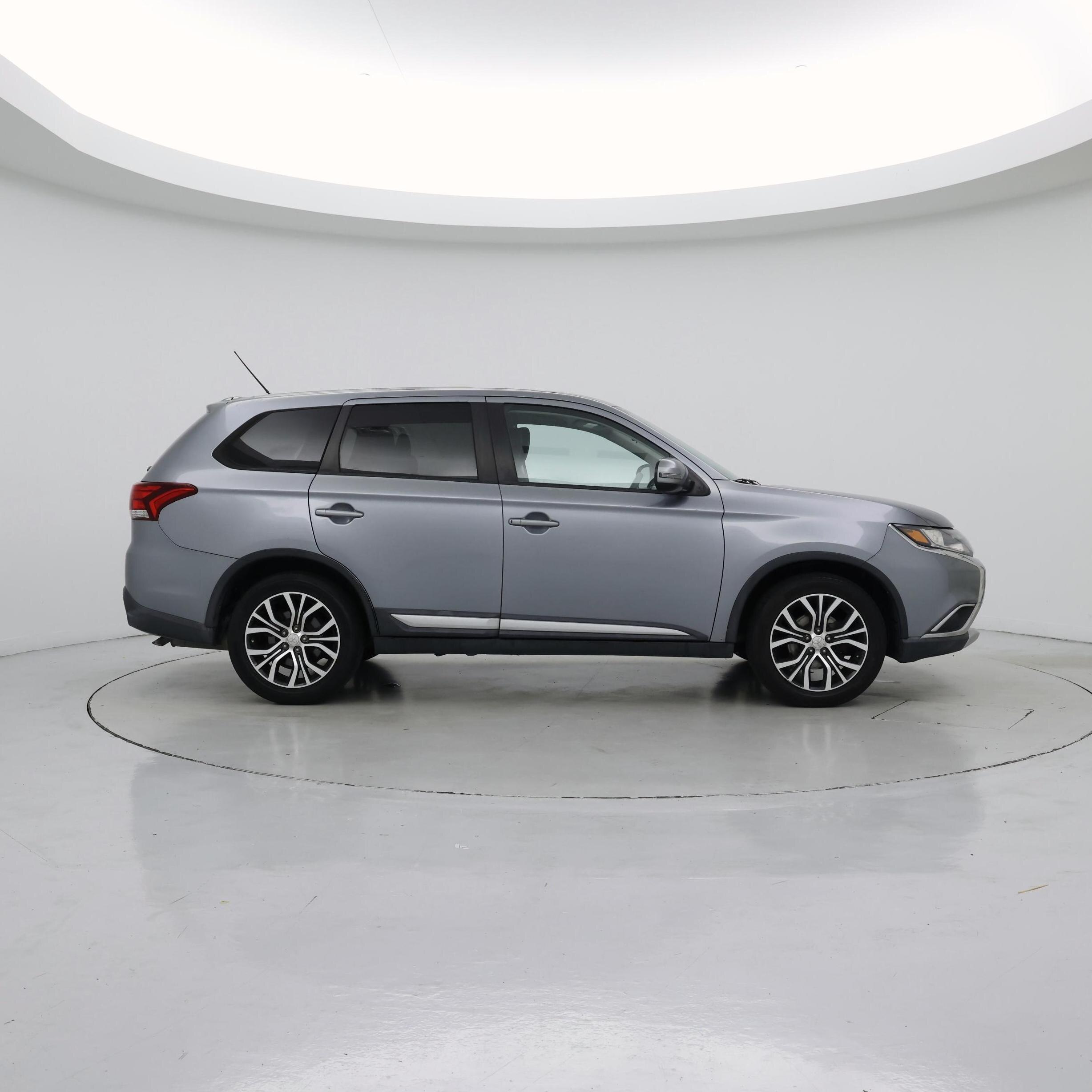 Thumbnail: 2016 Mitsubishi Outlander - 7