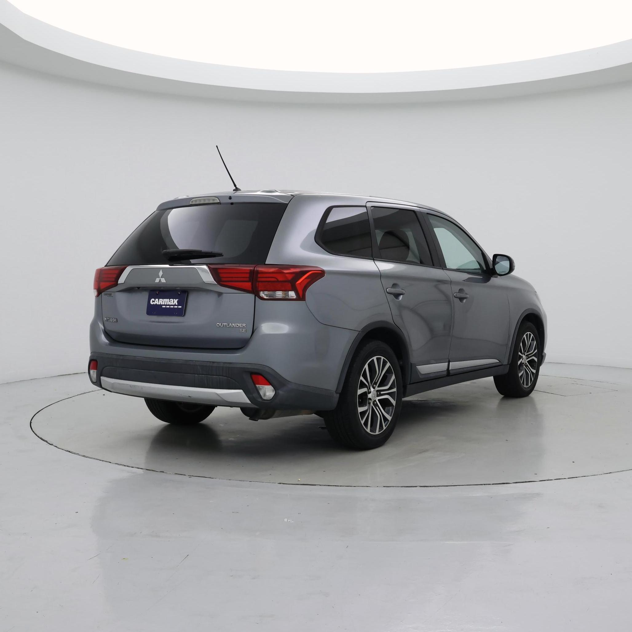 Thumbnail: 2016 Mitsubishi Outlander - 8
