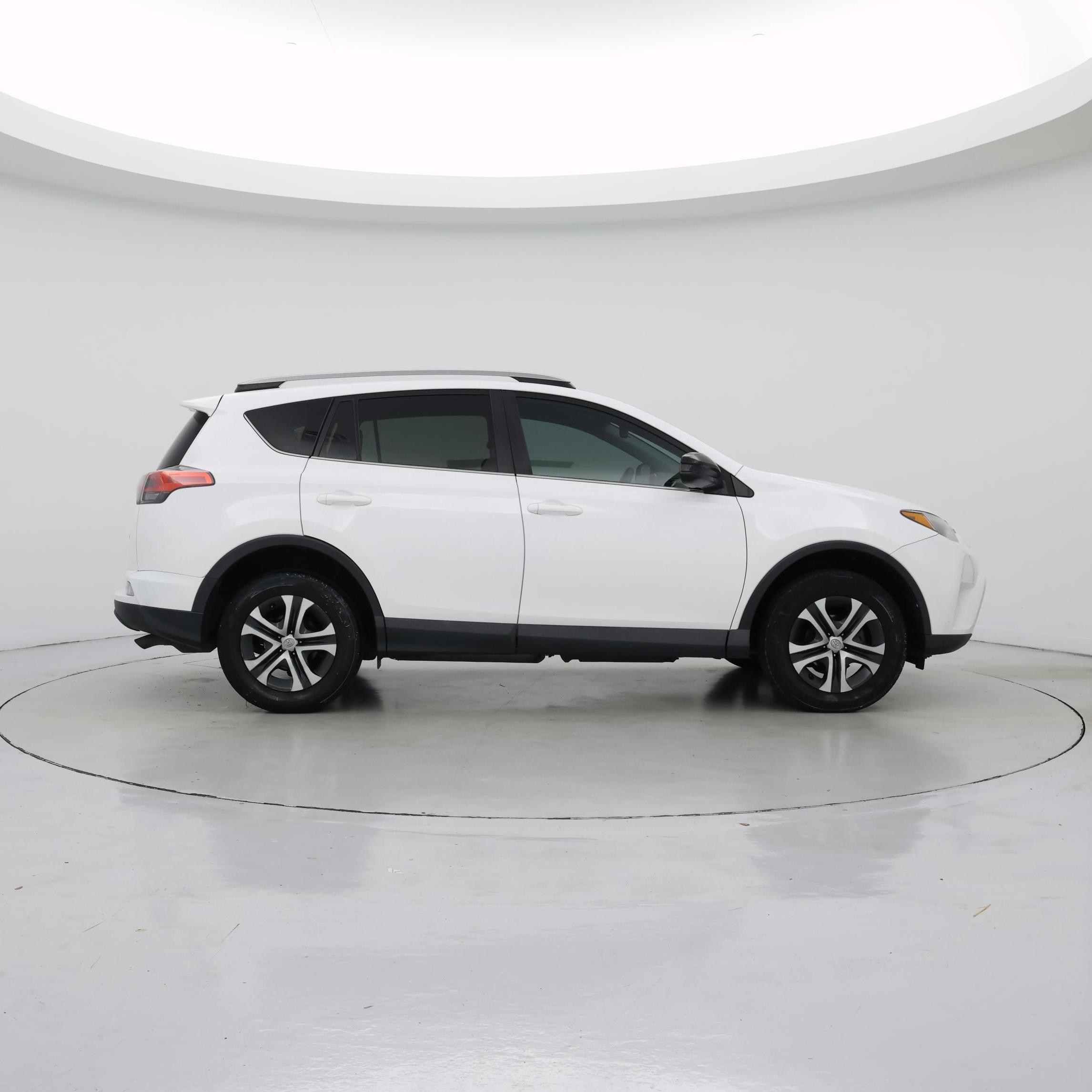 Thumbnail: 2017 Toyota RAV4 - 7