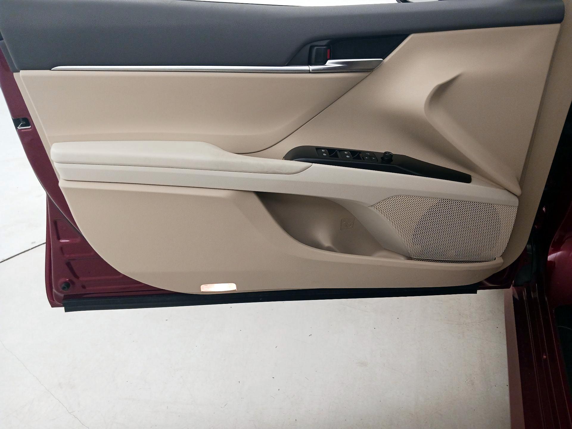 Thumbnail: 2018 Toyota Camry - 12