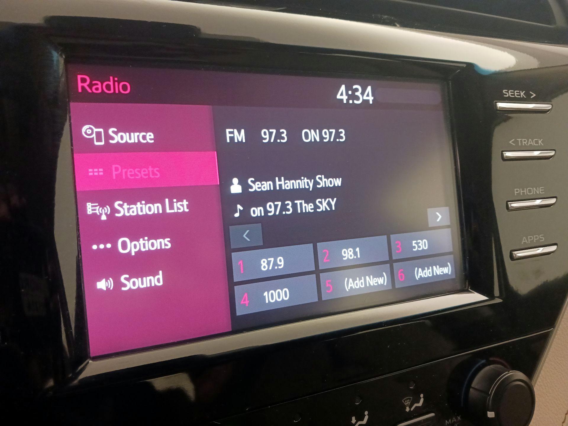 Thumbnail: 2018 Toyota Camry - 15