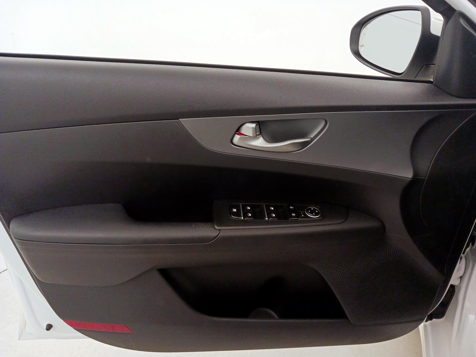 Thumbnail: 2021 Kia Forte - 12
