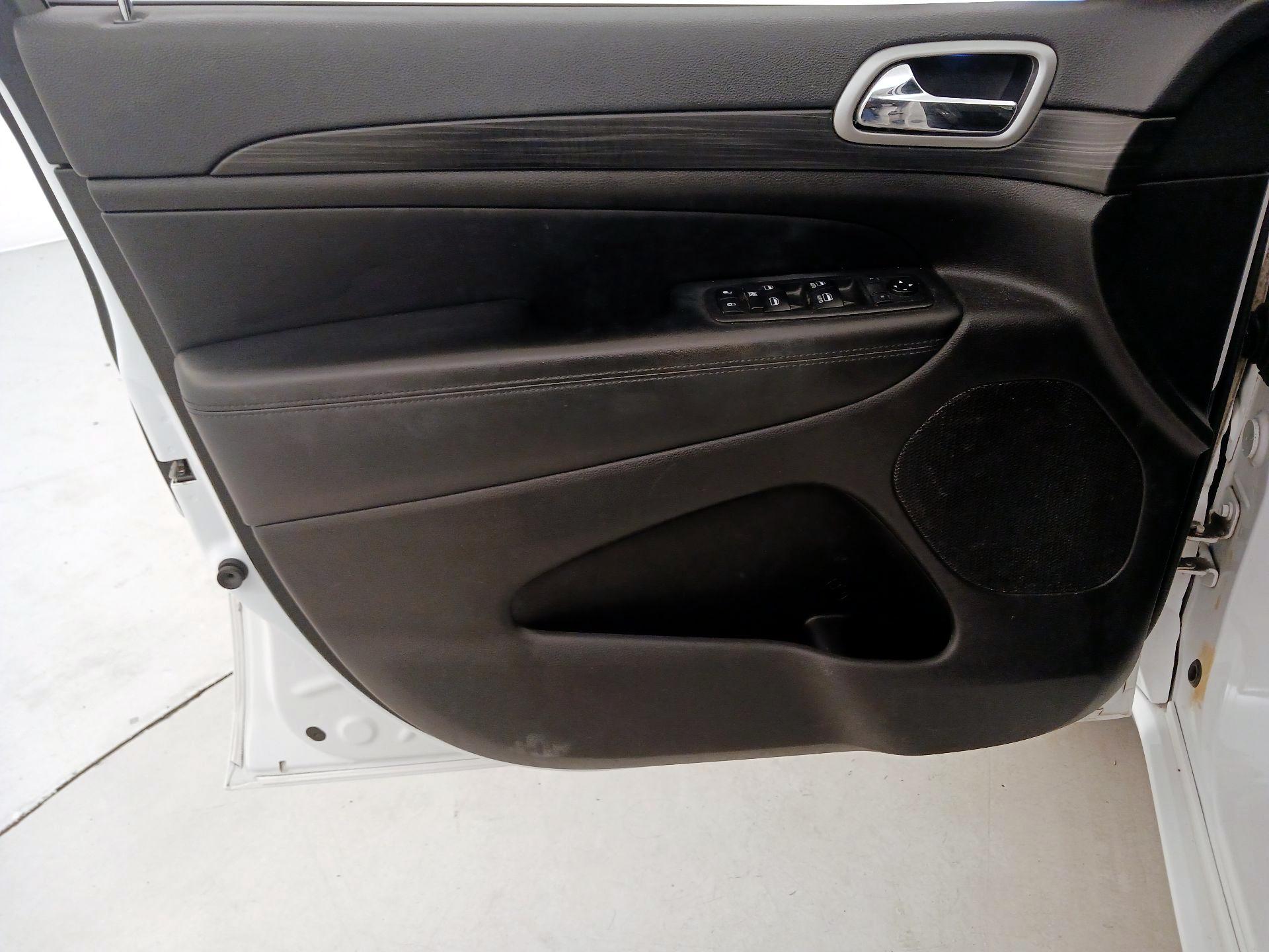 Thumbnail: 2019 Jeep Grand Cherokee - 12