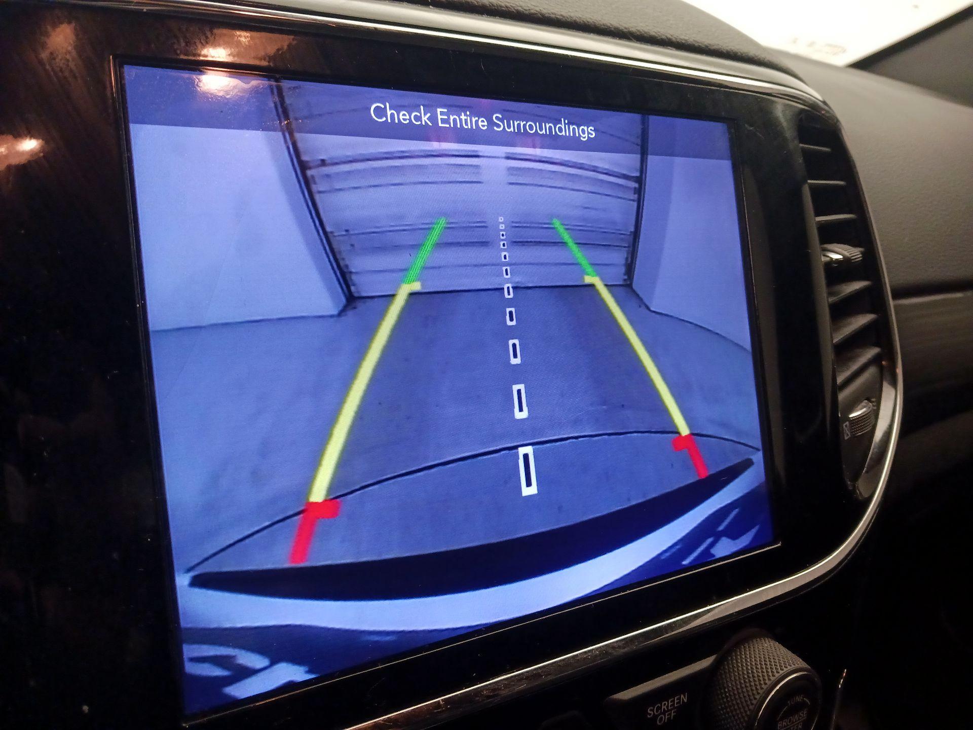 Thumbnail: 2019 Jeep Grand Cherokee - 14