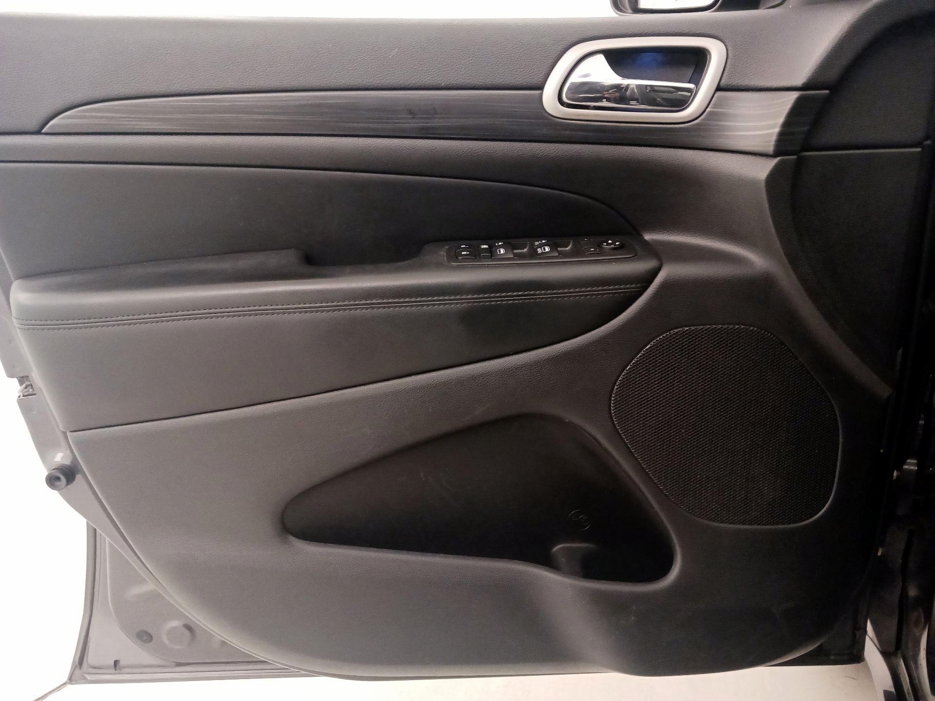 Thumbnail: 2020 Jeep Grand Cherokee - 12