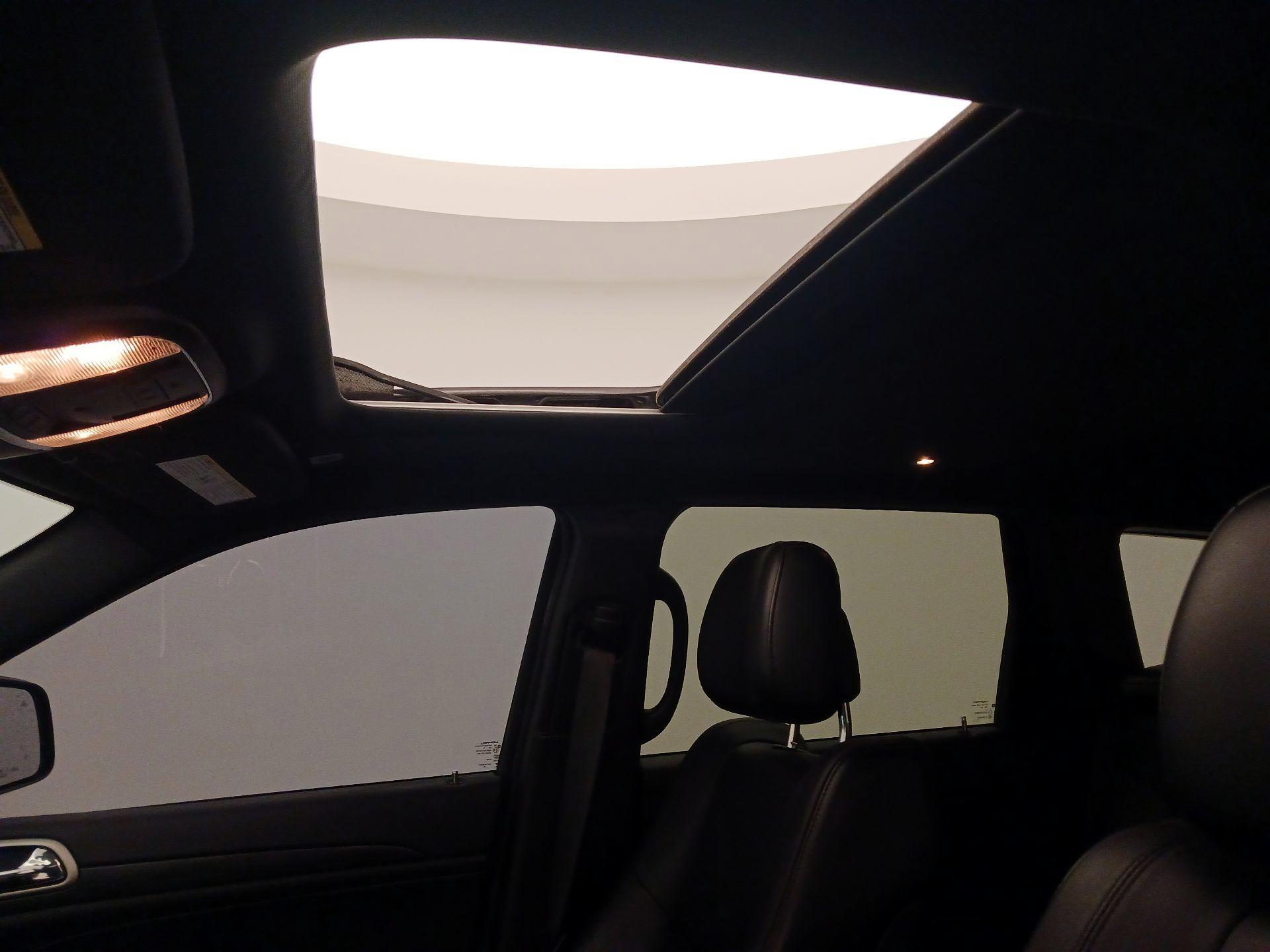 Thumbnail: 2020 Jeep Grand Cherokee - 20