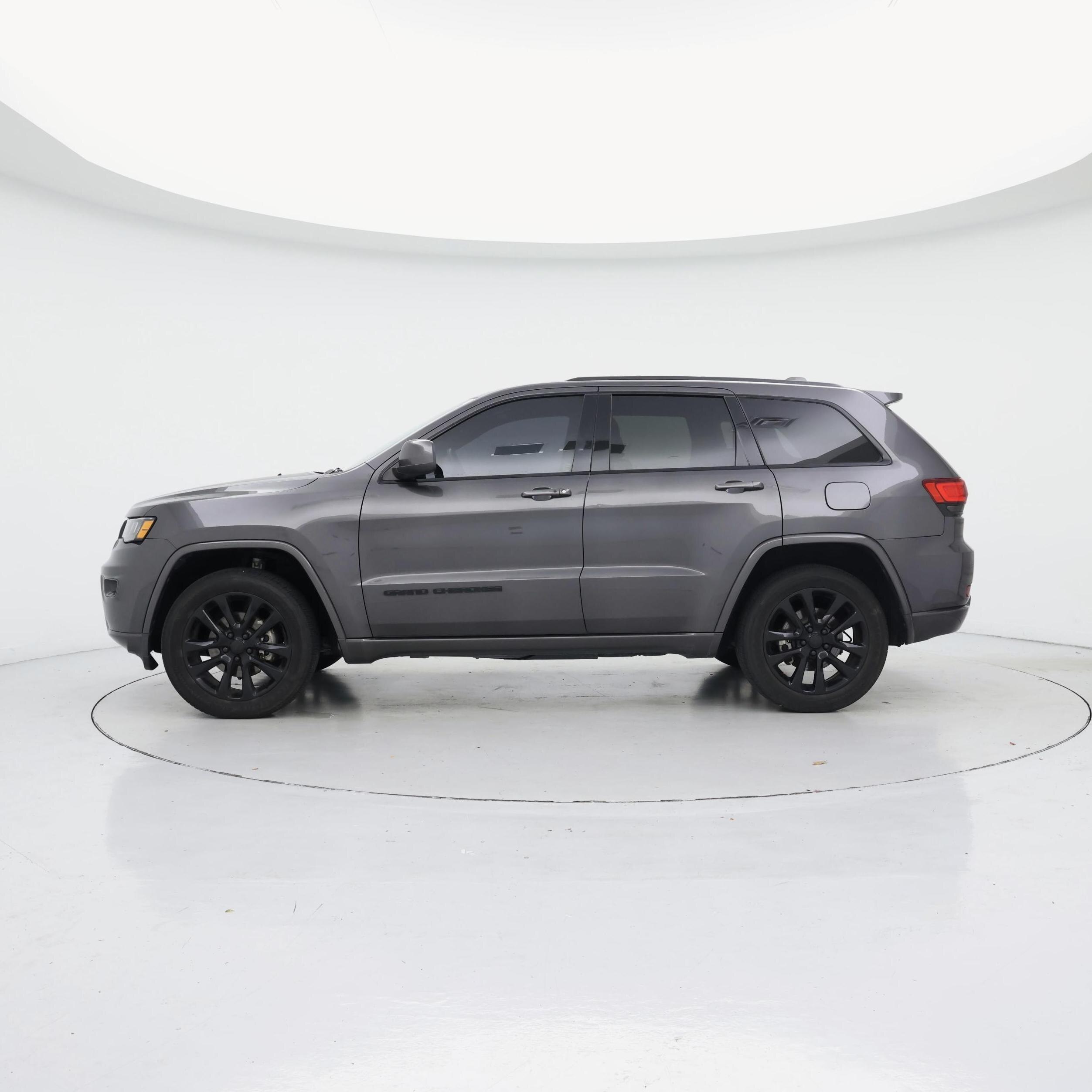 Thumbnail: 2020 Jeep Grand Cherokee - 3