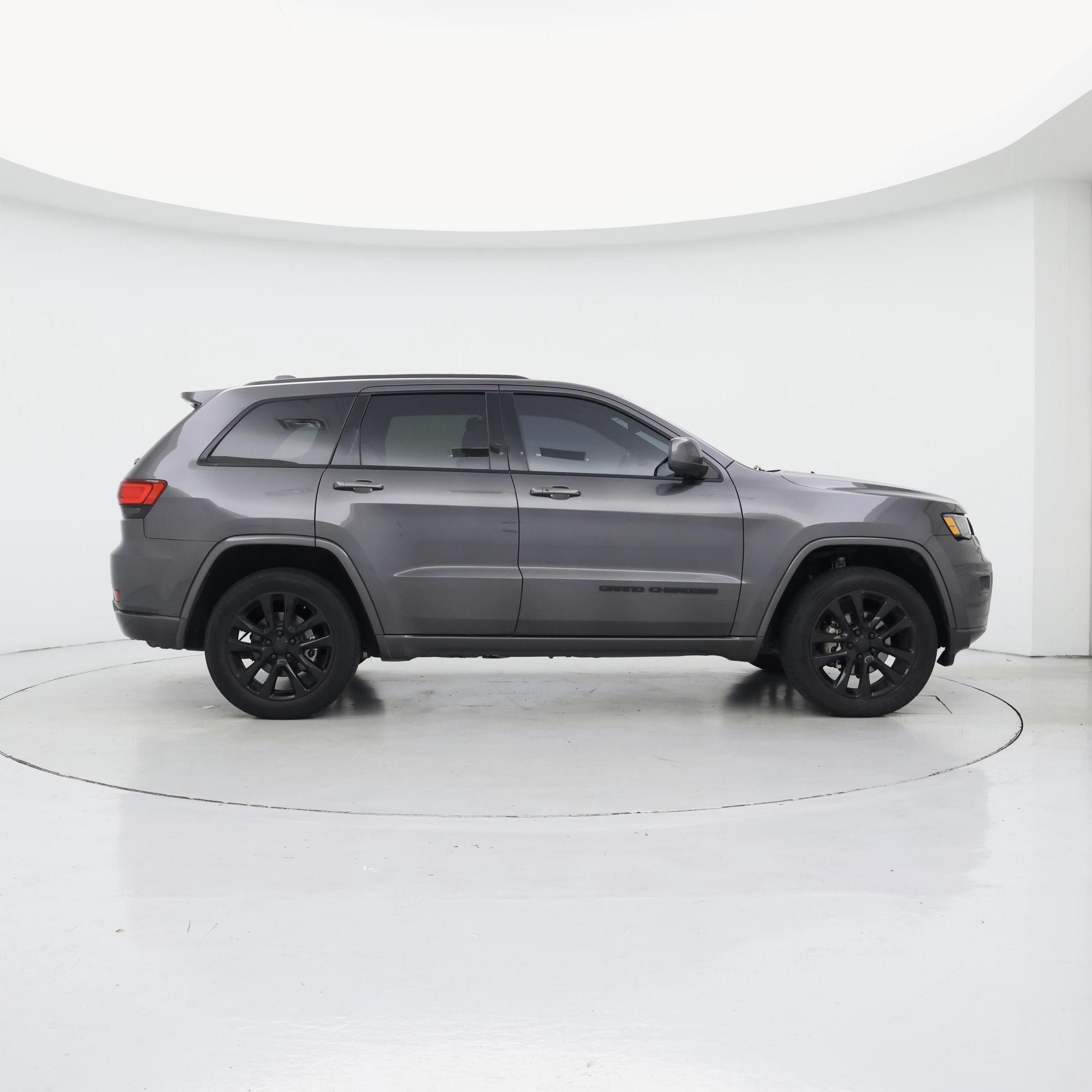 Thumbnail: 2020 Jeep Grand Cherokee - 7