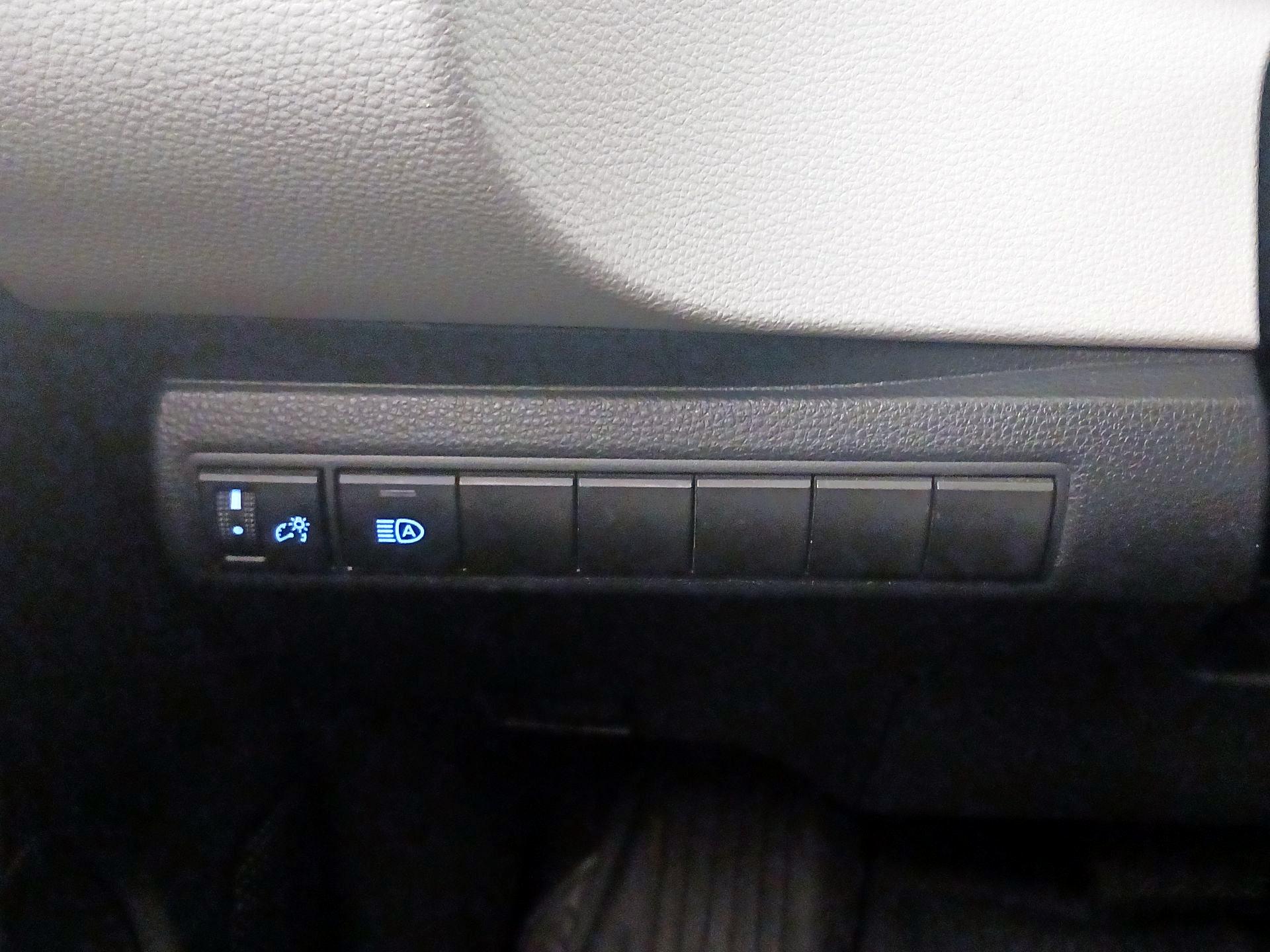 Thumbnail: 2020 Toyota Corolla - 13