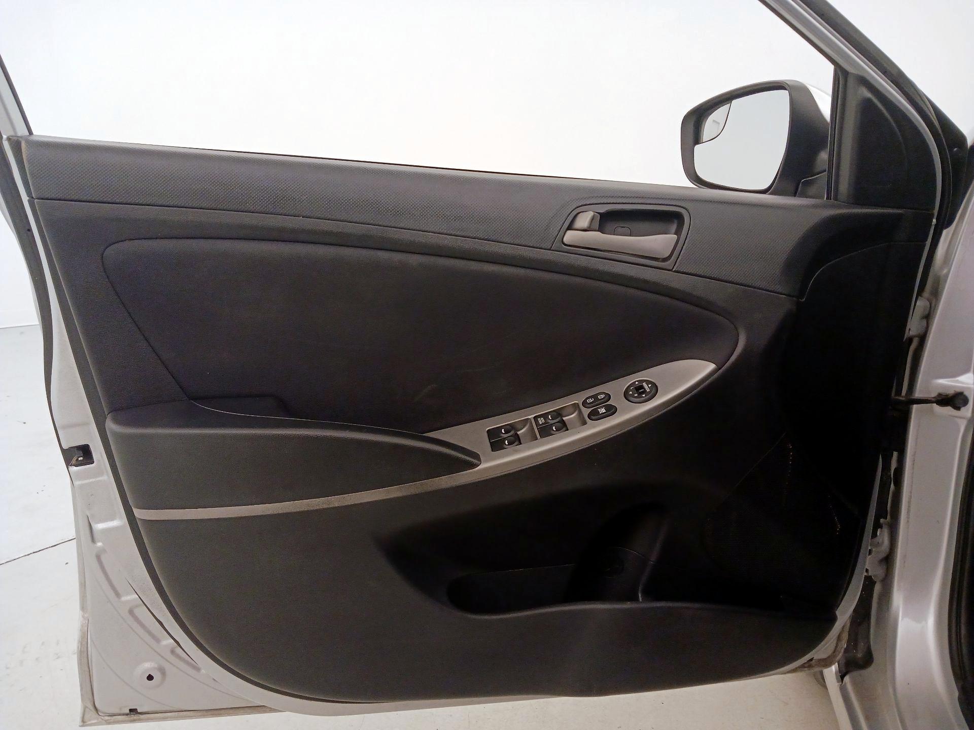 Thumbnail: 2015 Hyundai Accent - 12