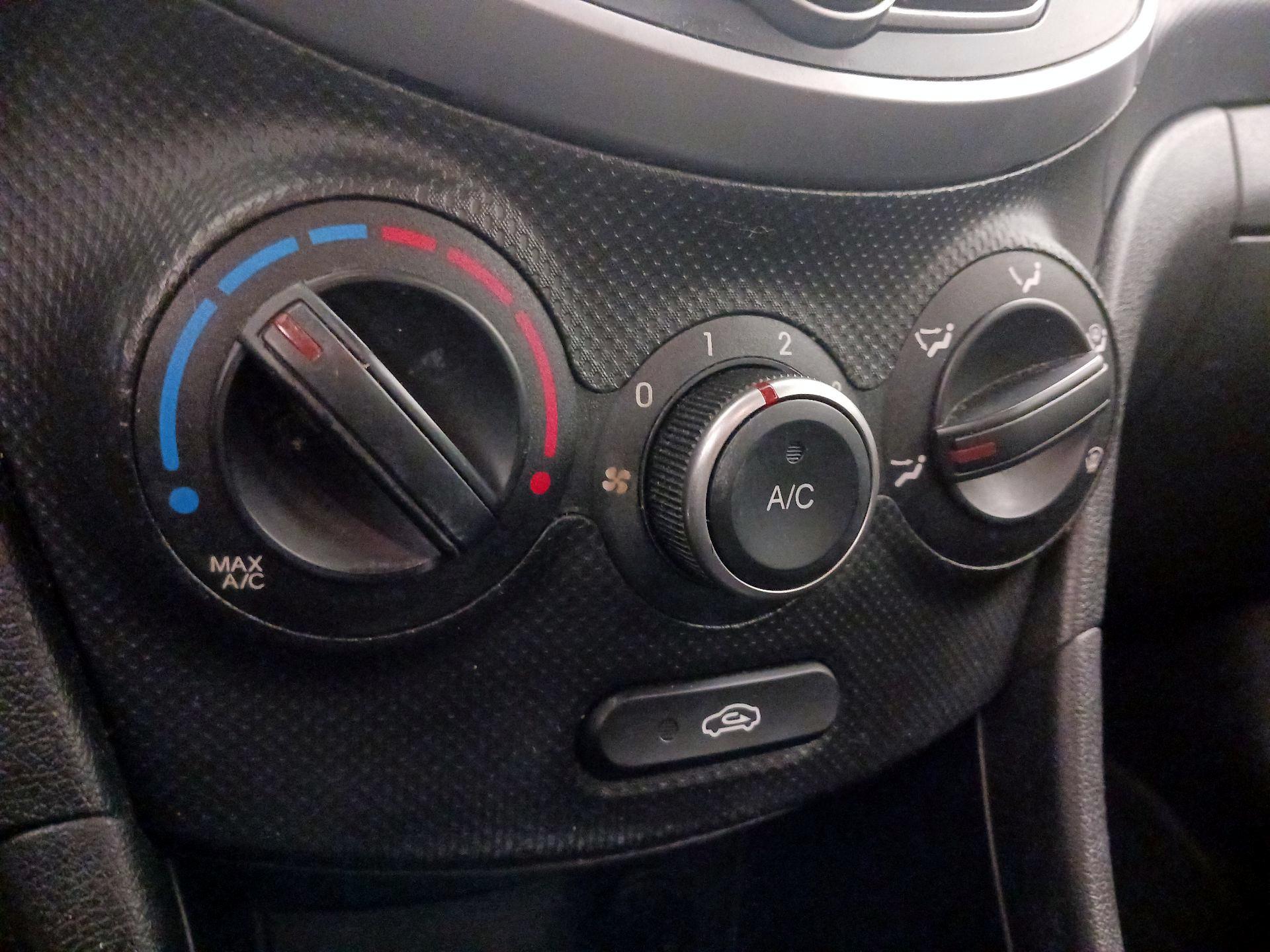 Thumbnail: 2015 Hyundai Accent - 15