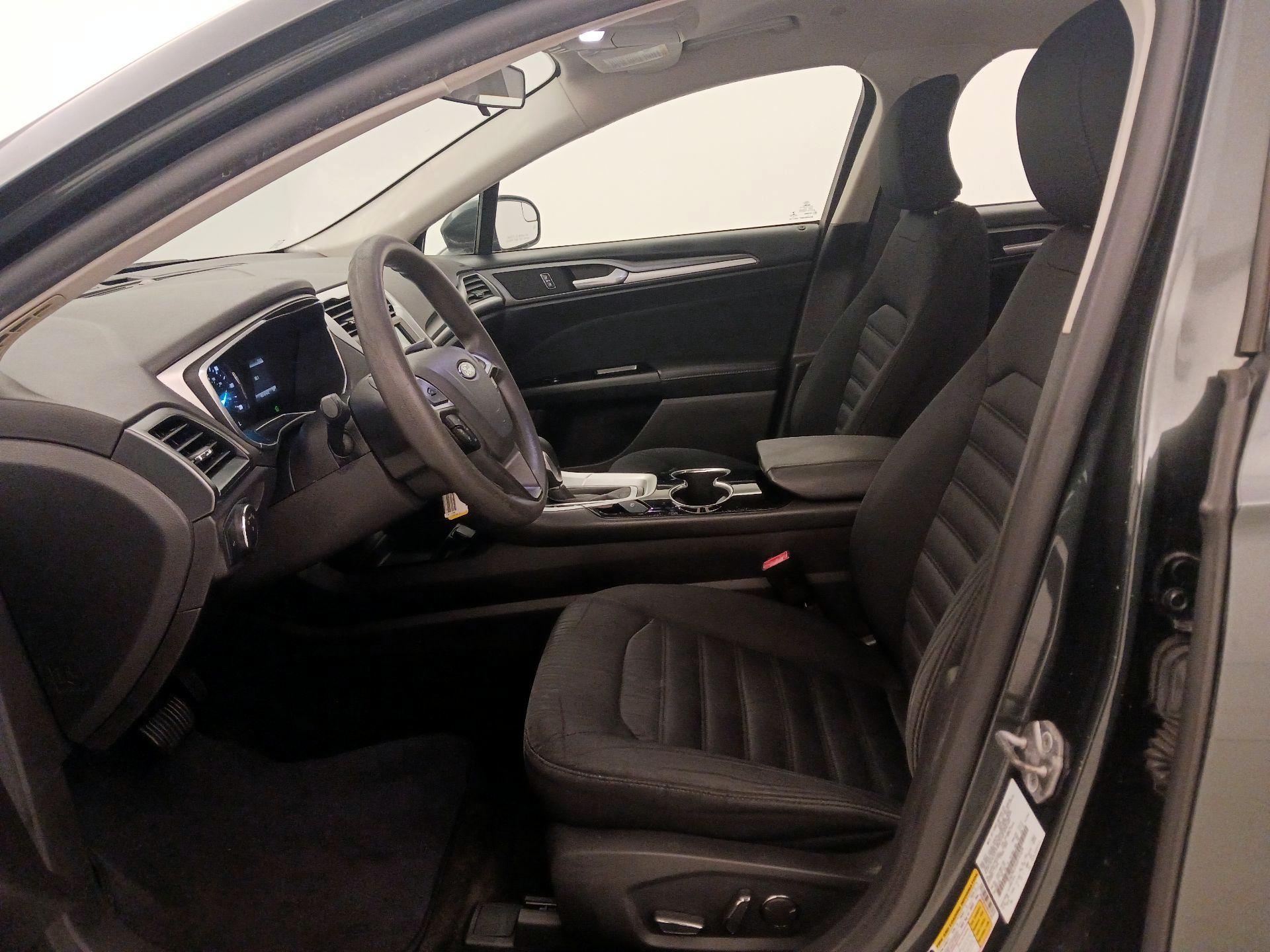 Thumbnail: 2016 Ford Fusion - 11