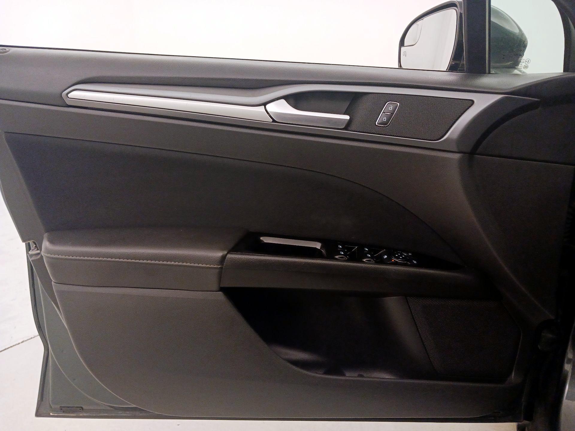 Thumbnail: 2016 Ford Fusion - 12