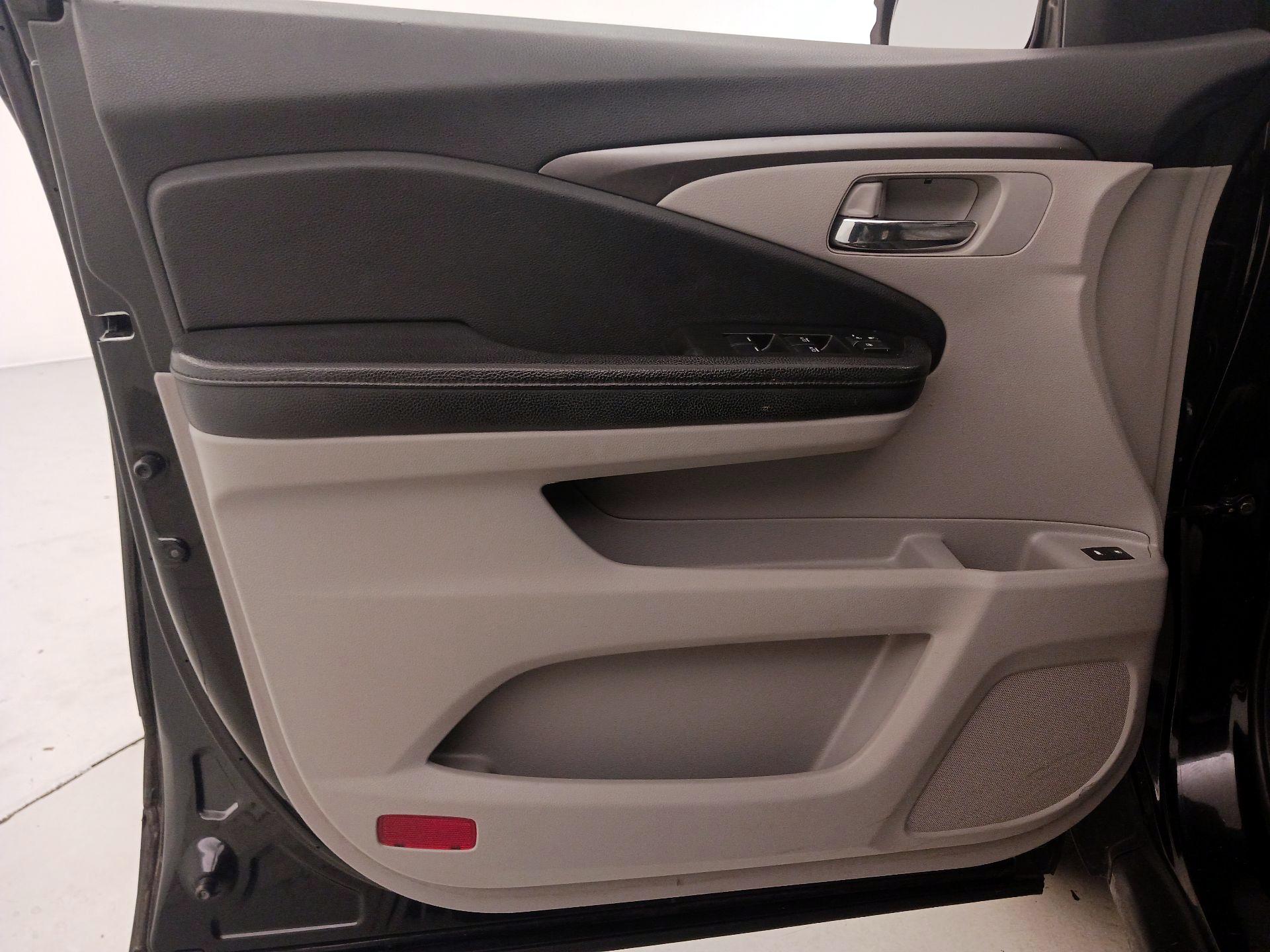 Thumbnail: 2018 Honda Pilot - 12