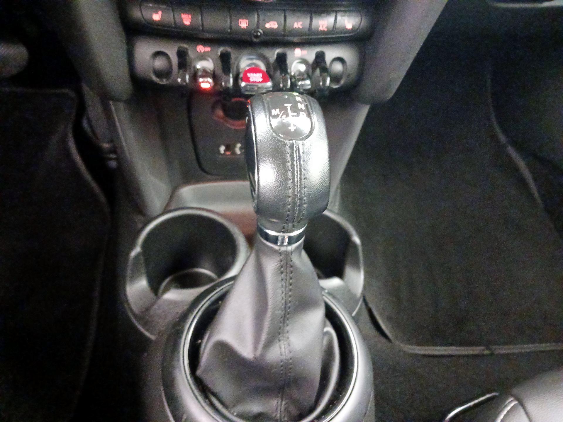 Thumbnail: 2018 MINI Cooper Hardtop - 17